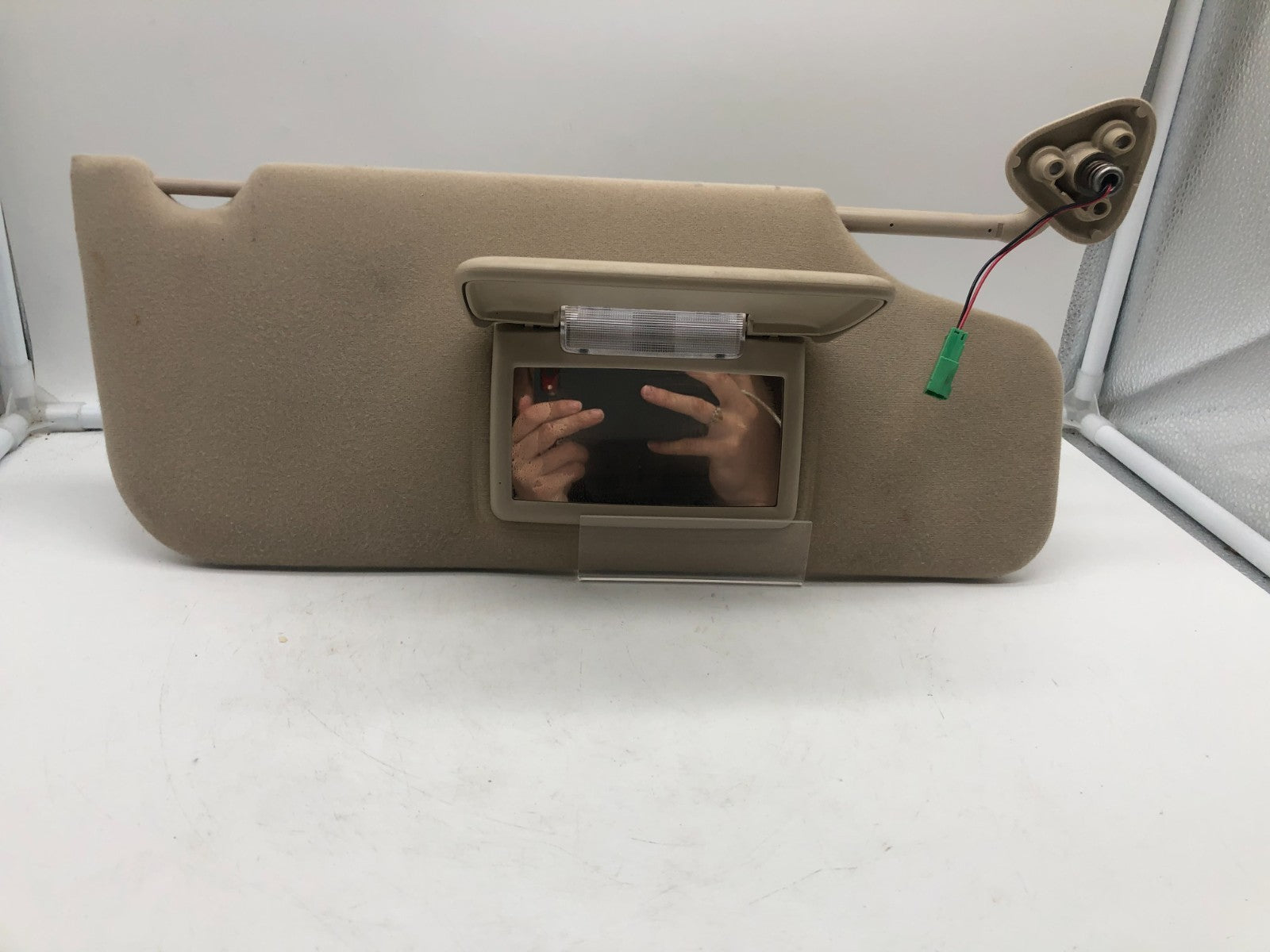 2005-2007 Mercury Montego Passenger Sun Visor Beige Illuminated OEM A01B06009