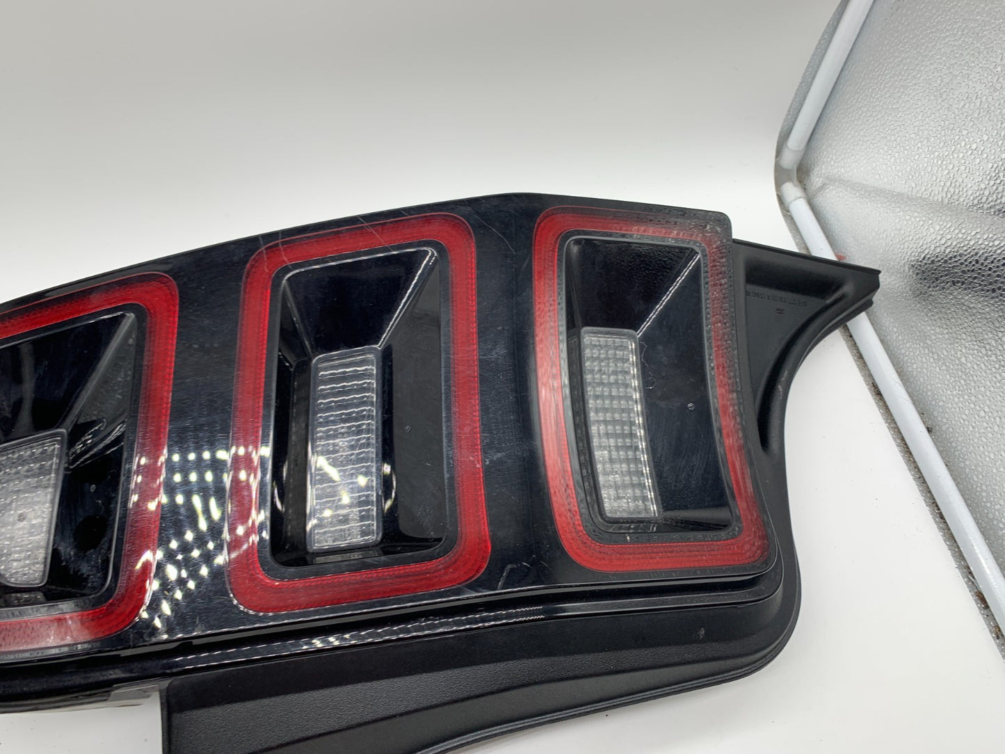2013-2014 Ford Mustang Passenger Side Tail Light Taillight OEM B02B27013