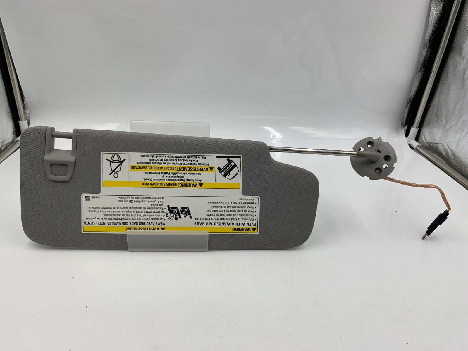 2018-2019 Chevrolet Equinox Driver Sun Visor Illumination Gray OEM A01B48025