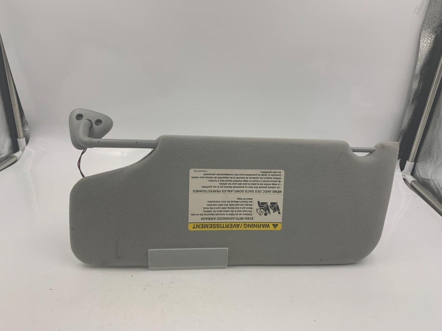 2005-2007 Ford Freestyle Passenger Sun Visor Gray Illuminated OEM D01B68004