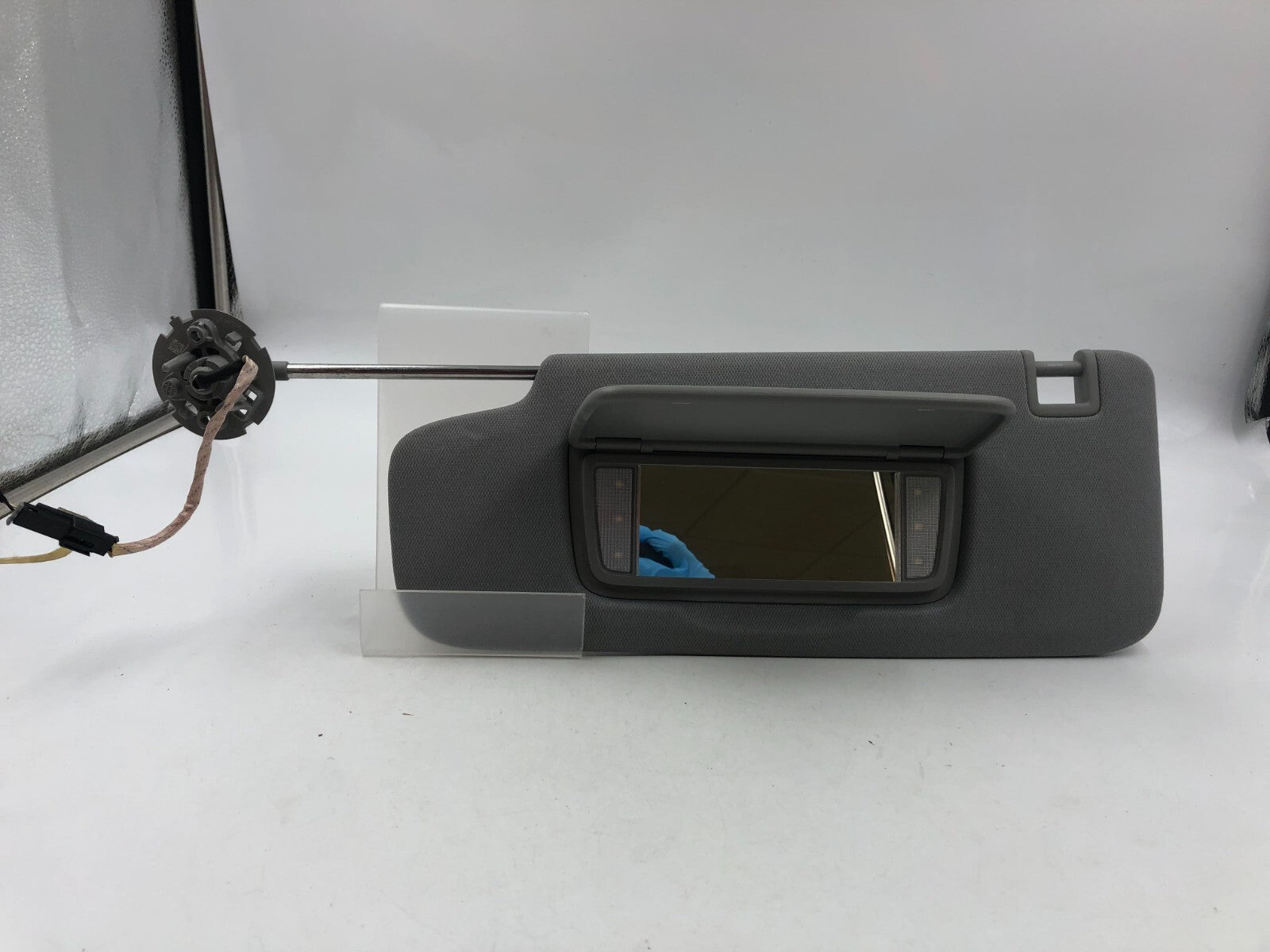 2018-2019 Chevrolet Equinox Driver Sun Visor Gray Illuminated D02B33084