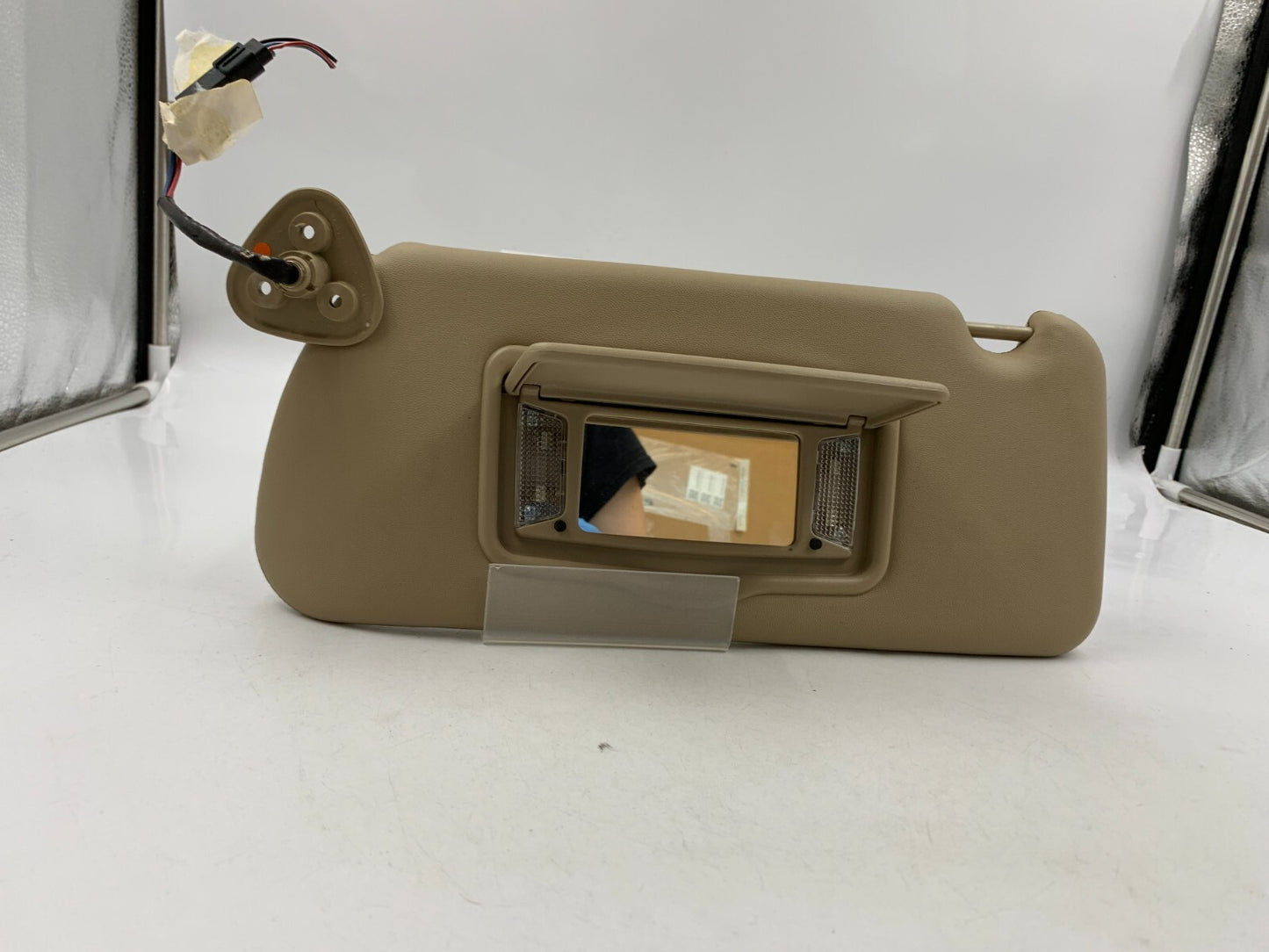 2003-2007 Cadillac CTS Driver Sun Visor Tan Illuminated OEM A01B29062