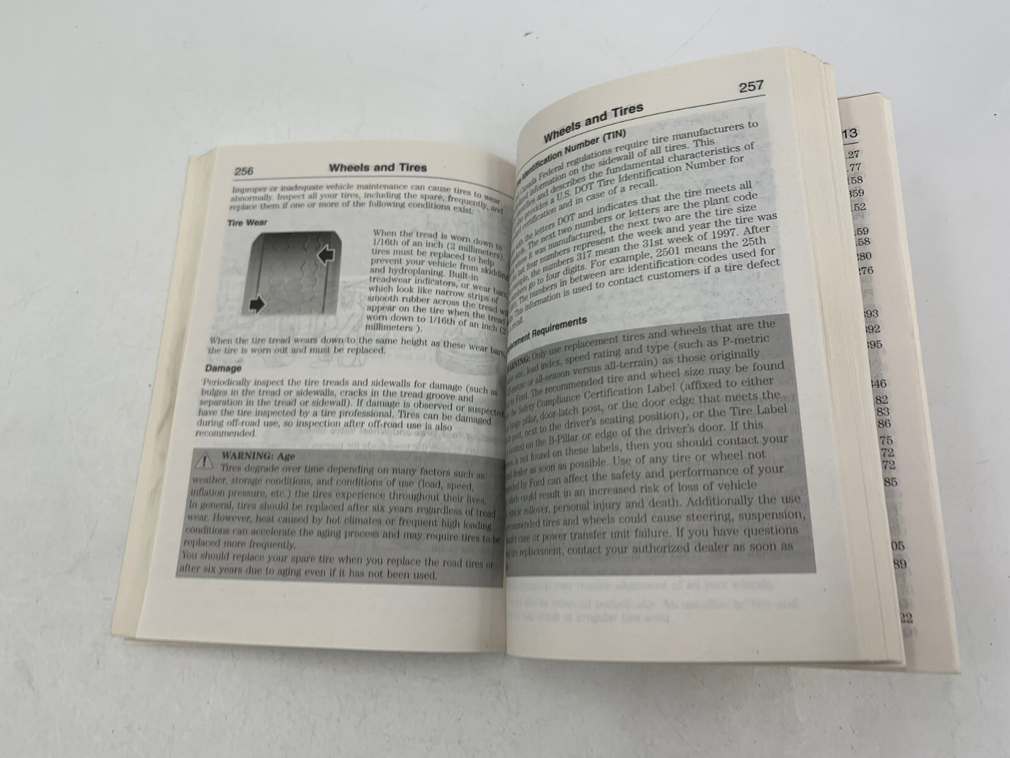 2013 Ford E-Series ESeries Owners Manual Set with Case OEM B01B05011