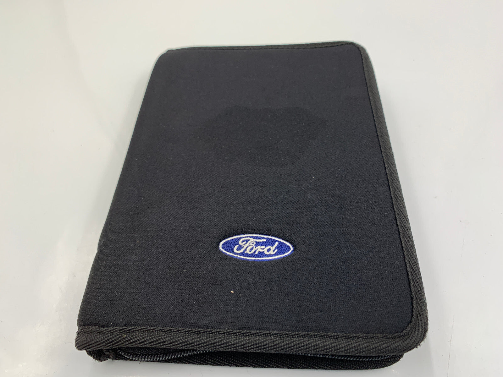 2001 Ford Windstar Owners Manual with Case OEM C04B57011