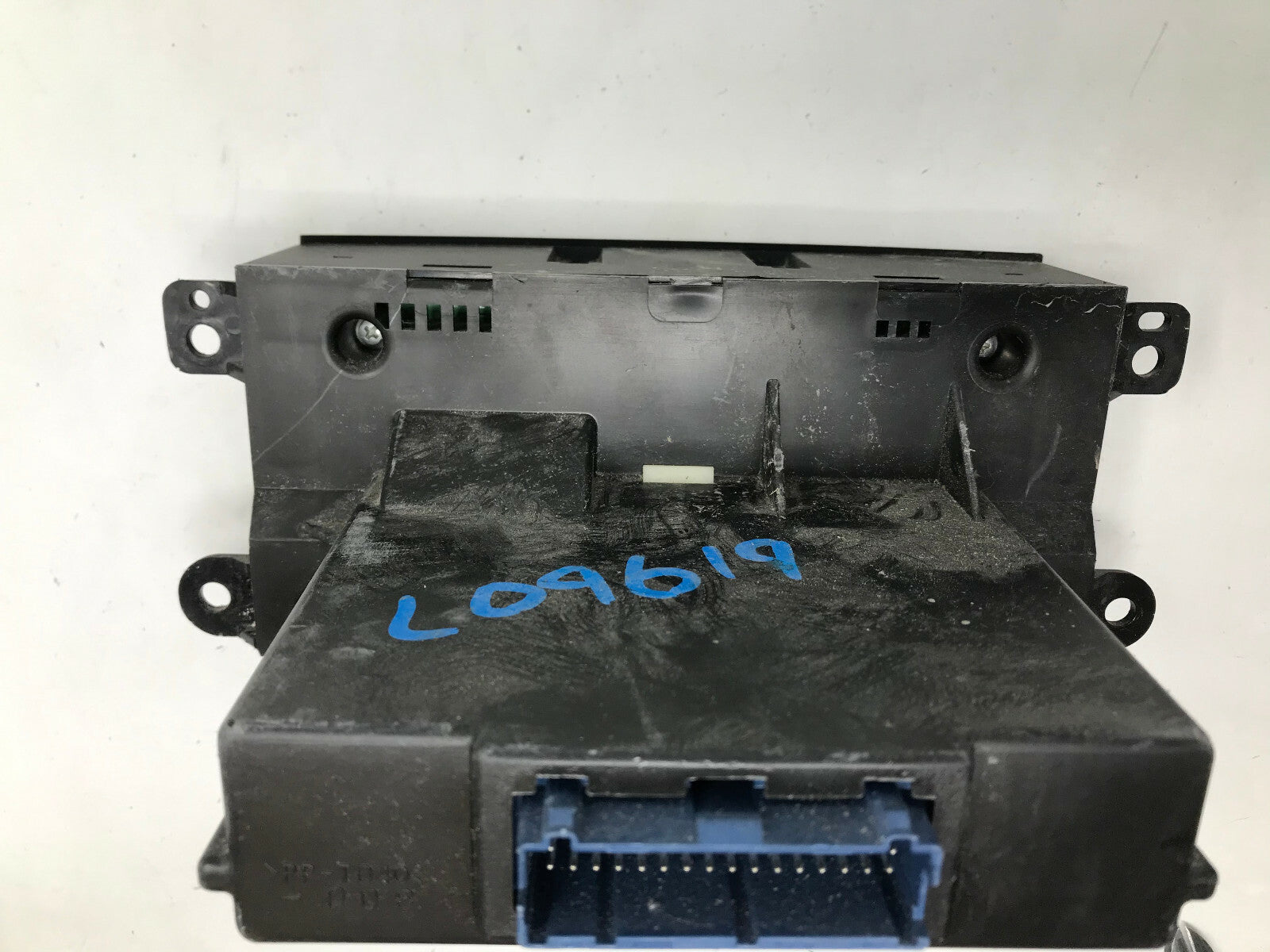 2005-2006 Cadillac CTS AC Heater Climate Control Unit OEM D02B45009