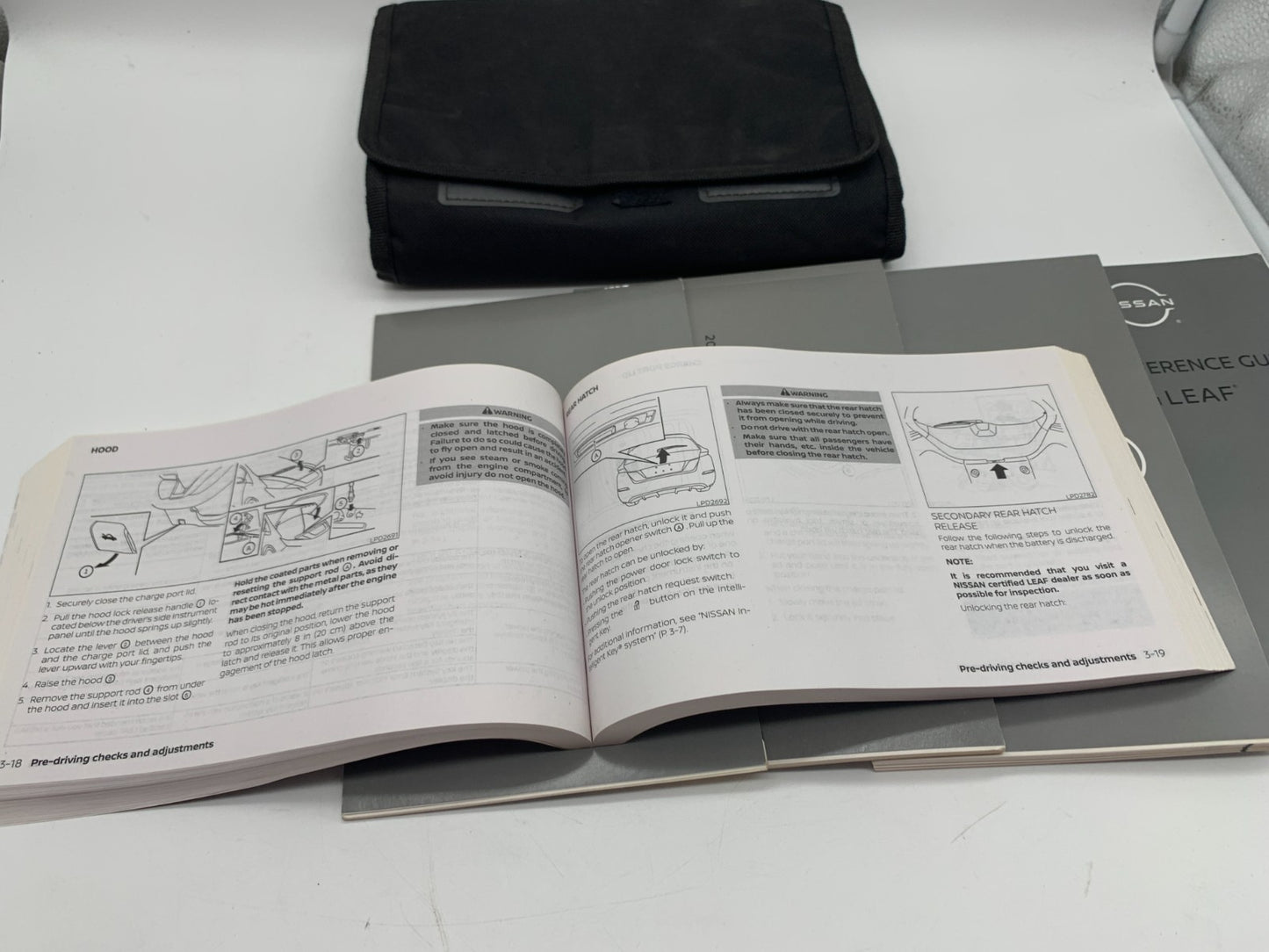 2021 Nissan Leaf Owners Manual Set with Case OEM D01B12059
