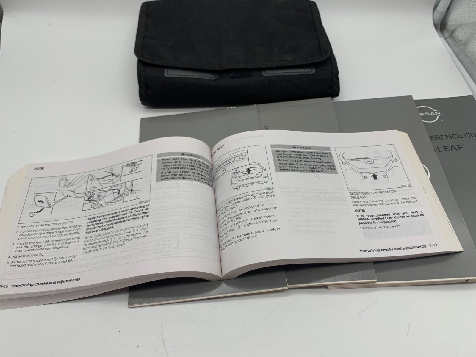 2021 Nissan Leaf Owners Manual Set with Case OEM D01B12059