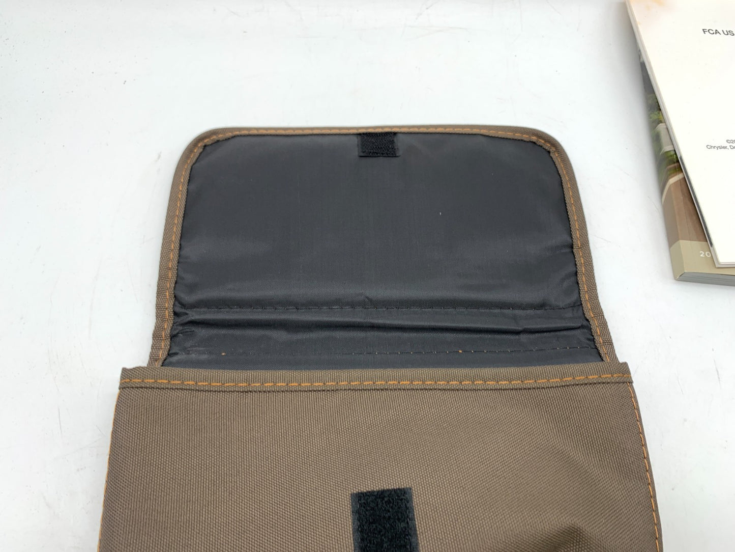 2016 Jeep Cherokee Owners Manual Set with Case OEM C02B01014