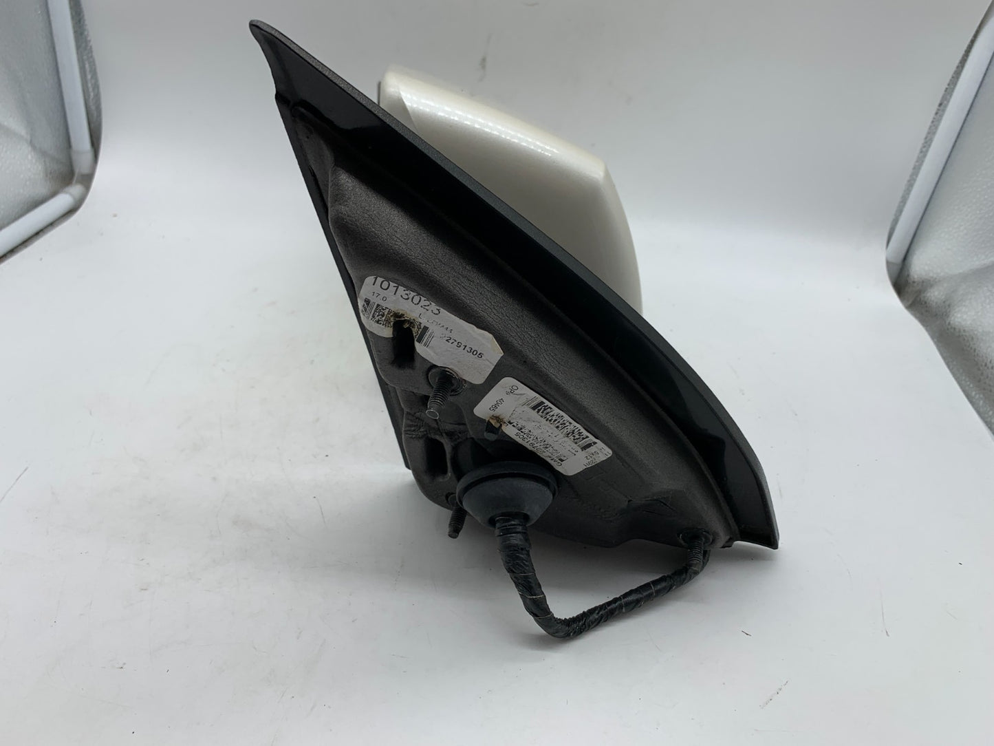 2009-2014 Chevrolet Traverse Driver Power Door Mirror White OEM B03B28005
