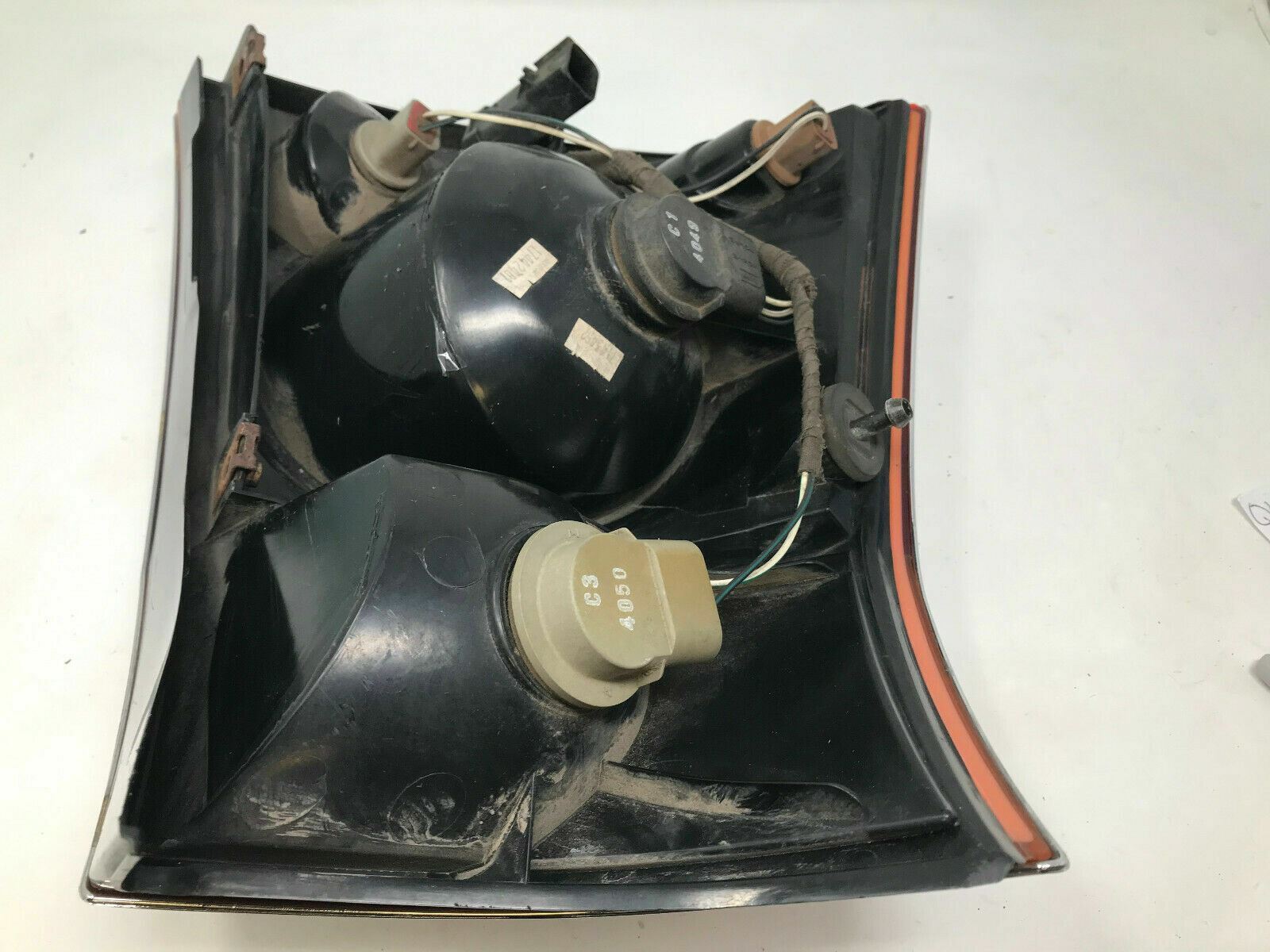 2004-2008 Chrysler Pacifica Passenger Side Tail Light Taillight OEM B01B53001