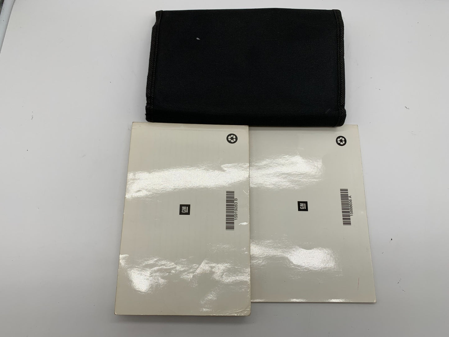 2009 Buick Enclave Owners Manual Set with Case OEM C04B63008