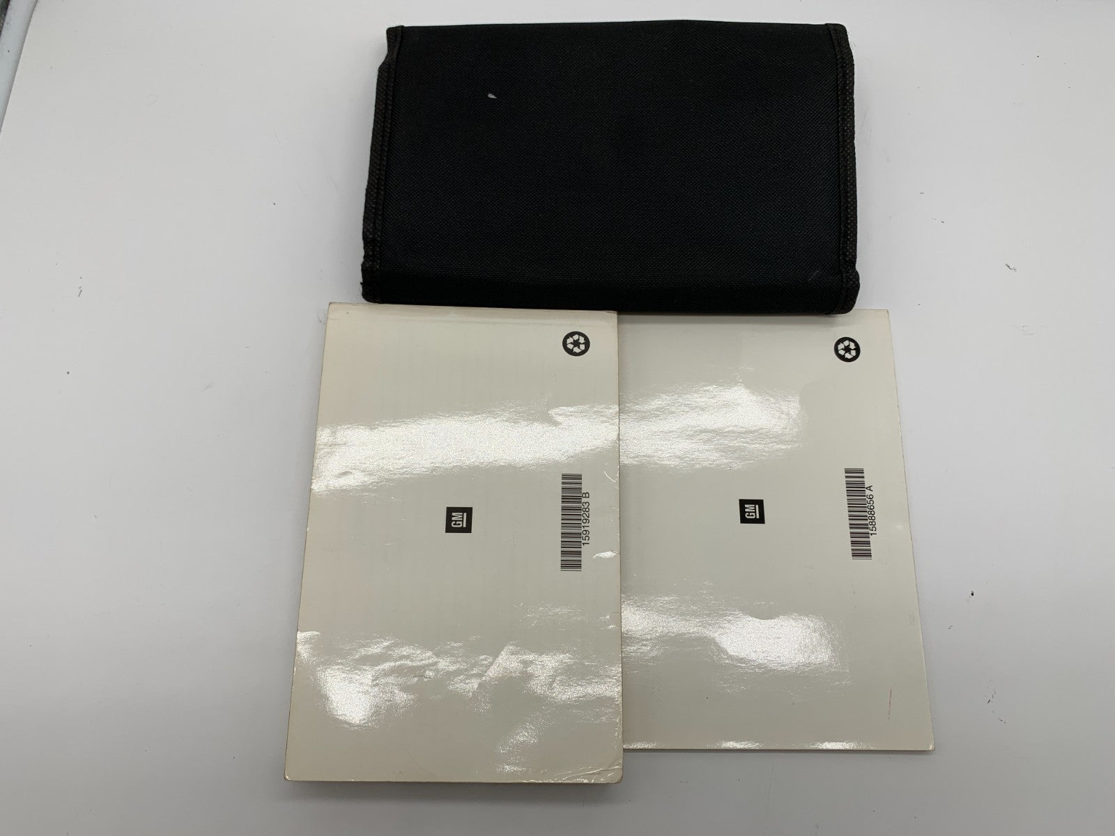 2009 Buick Enclave Owners Manual Set with Case OEM C04B63008