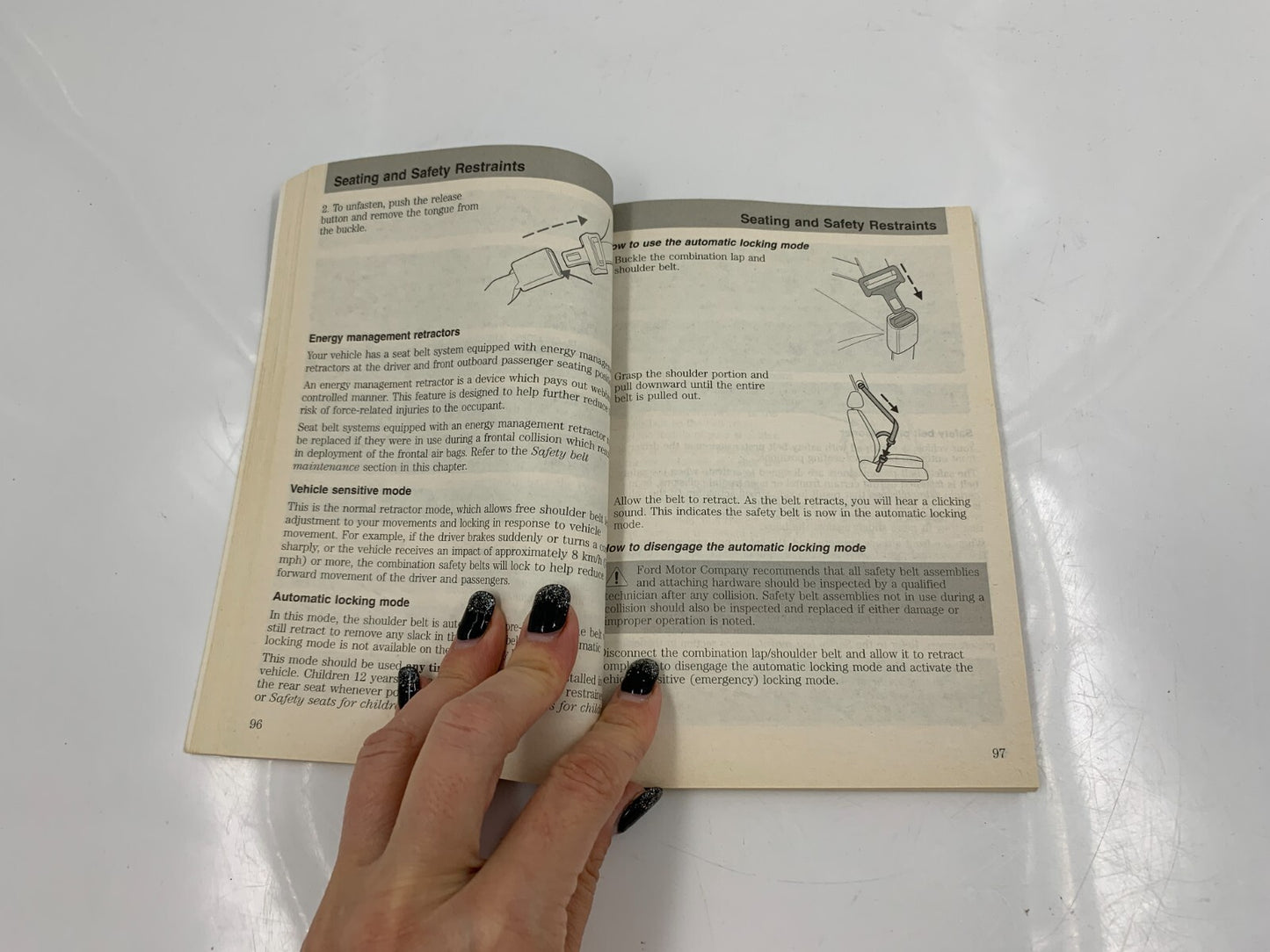 2004 Ford Taurus Owners Manual with Case OEM D04B33084