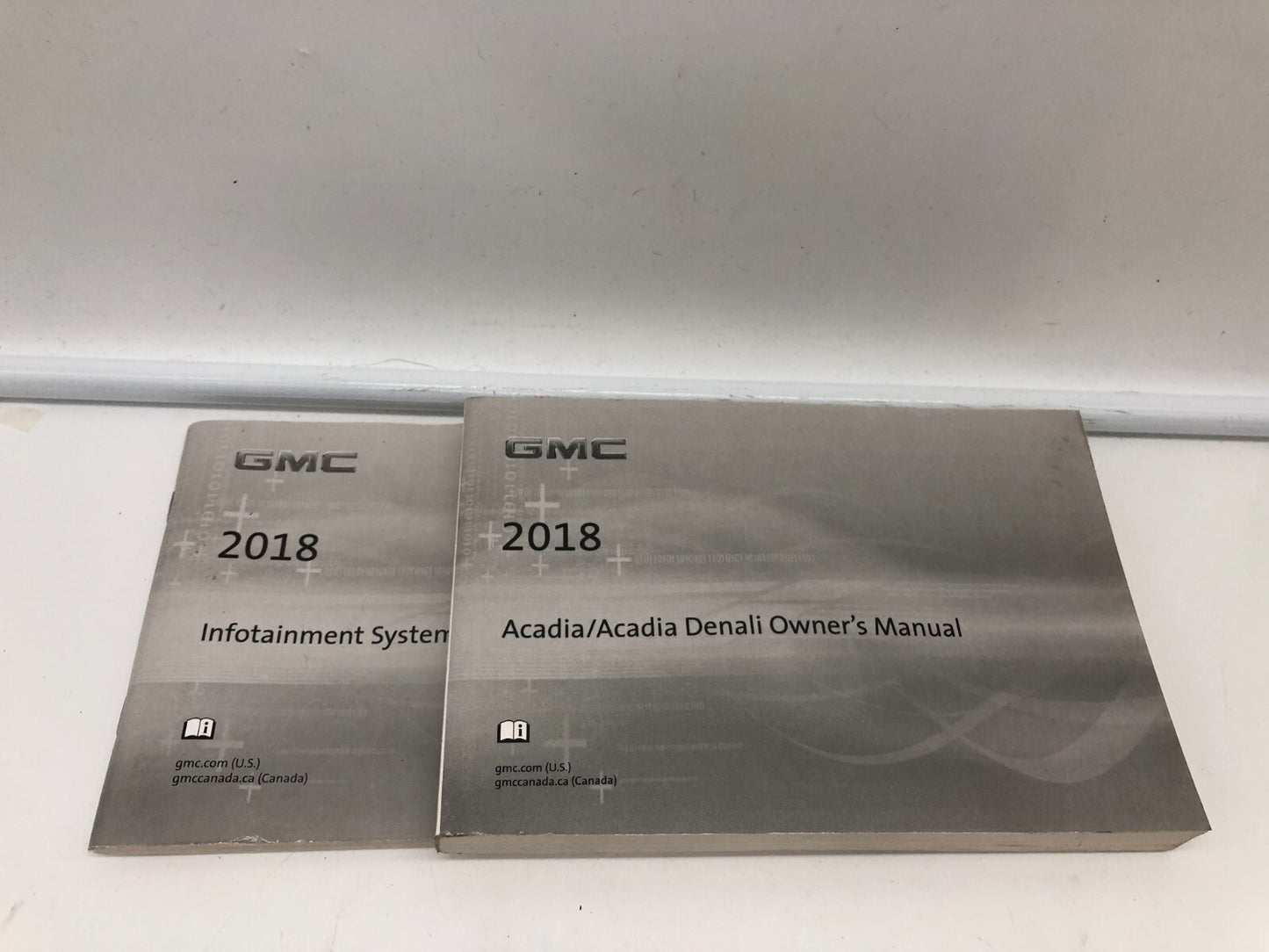 2018 GMC Acadia Owners Manual Set OEM E03B47006