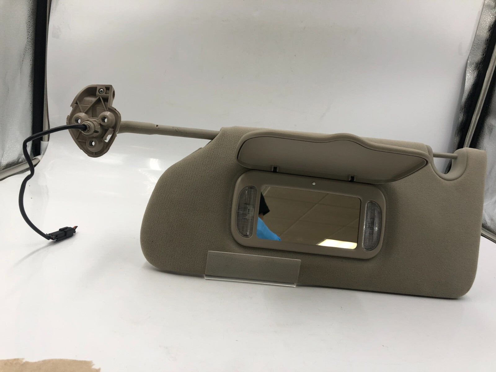 2006-2007 Cadillac DTS Driver Sun Visor Beige Illuminated OEM B02B03025