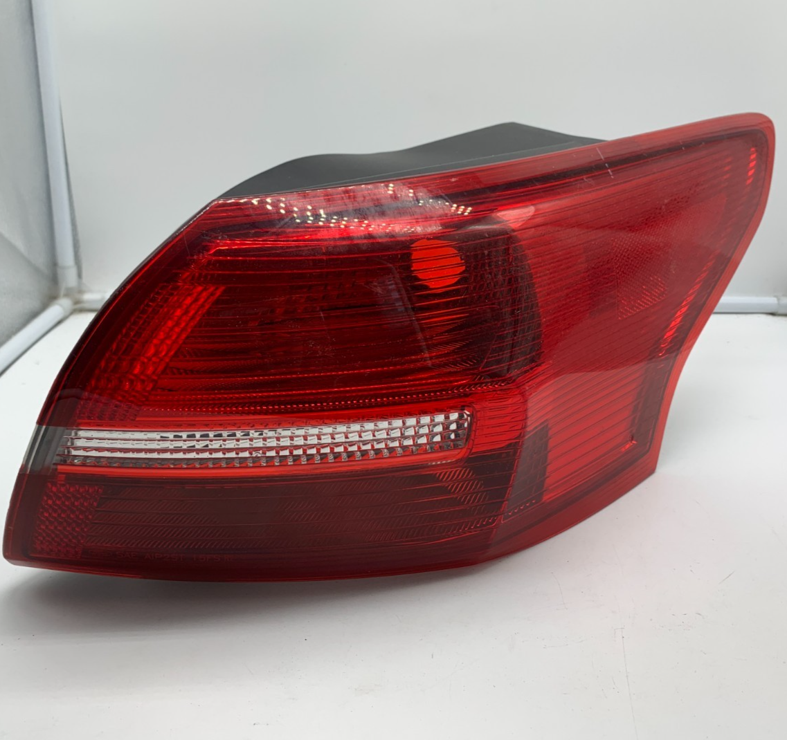 2015-2018 Ford Focus Sedan Driver Side Tail Light Taillight OEM C04B61004