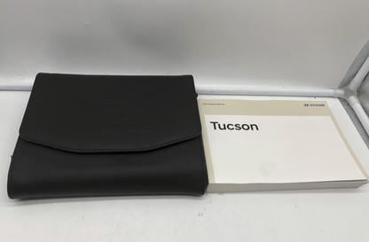 2017 Hyundai Tucson Owners Manual Set with Case OEM R01B20013