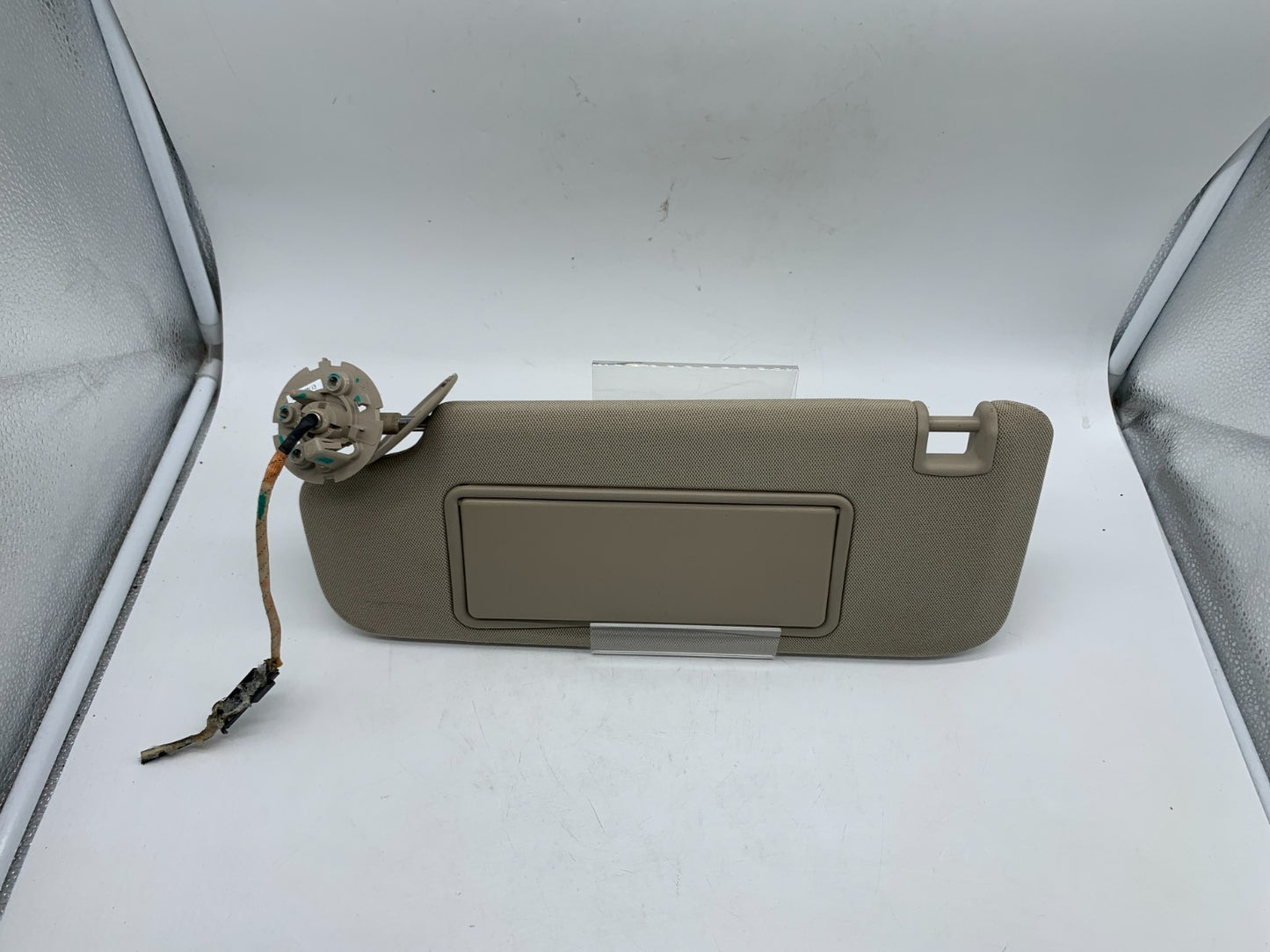 2021-2022 Buick Envision Driver Sun Visor Beige Illuminated OEM D03B02001