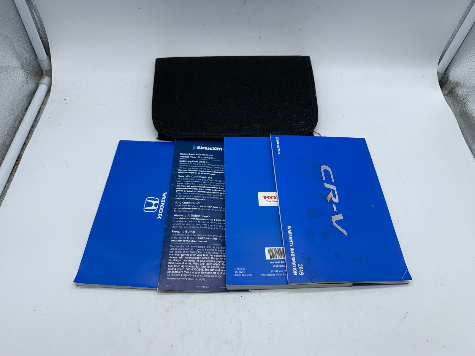 2019 Honda CRV CR-V Owners Manual Set with Case OEM B01B16006