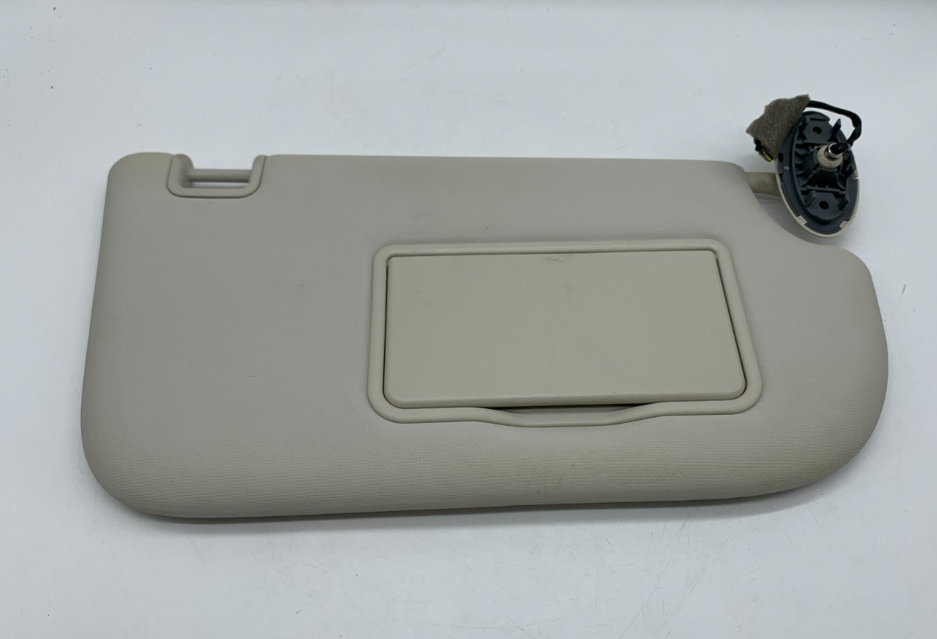 2013-2019 Ford Escape Passenger Sun Visor Ivory Illuminated OEM D01B10039