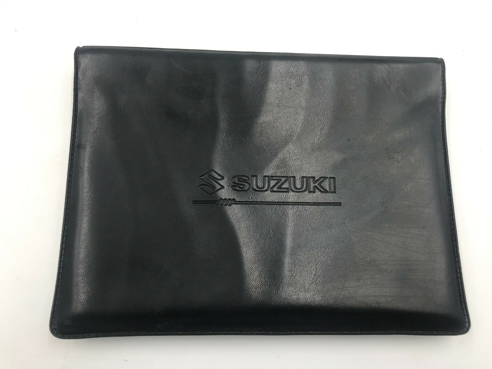 2004 Suzuki Forenza Owners Manual Set with Case B02B22041