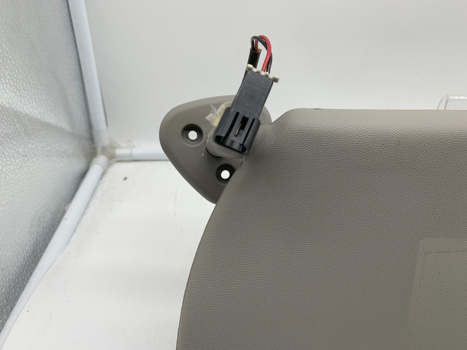 2004-2009 Cadillac SRX Passenger Sun Visor Illuminated Gray OEM A04B15003