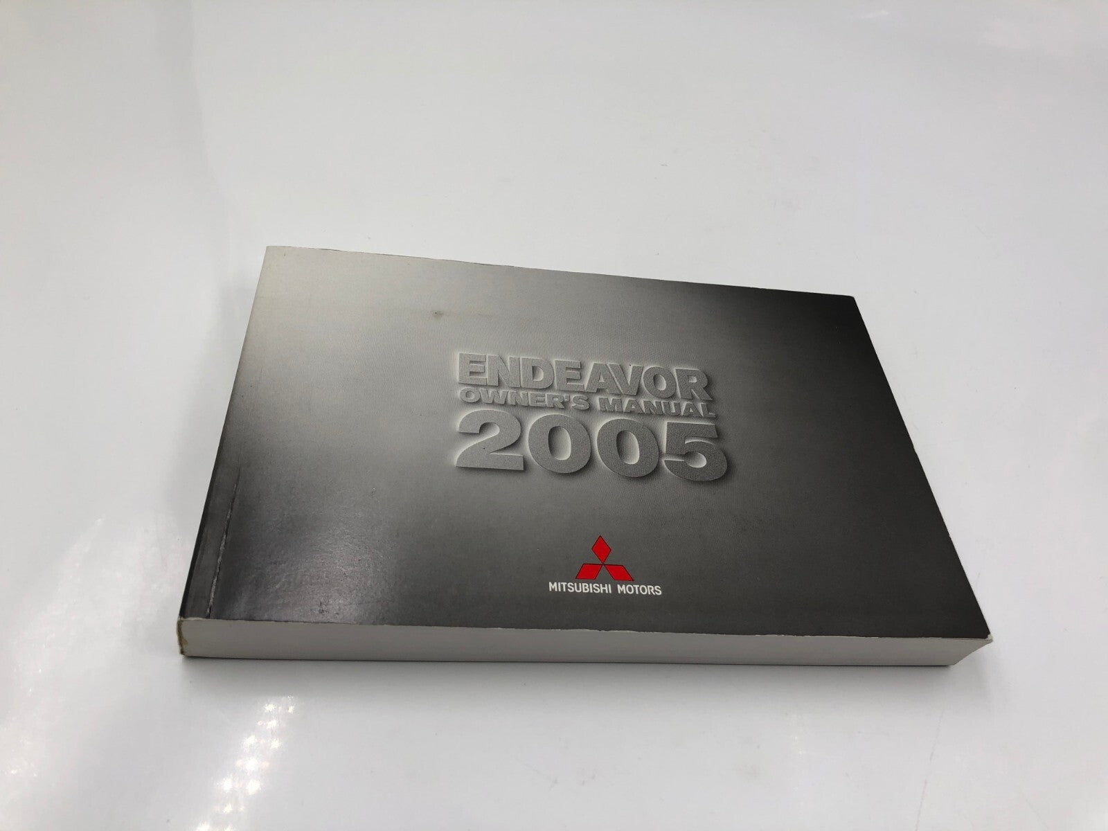 2005 Mitsubishi Endeavor Owners Manual Set with Case OEM B01B32038