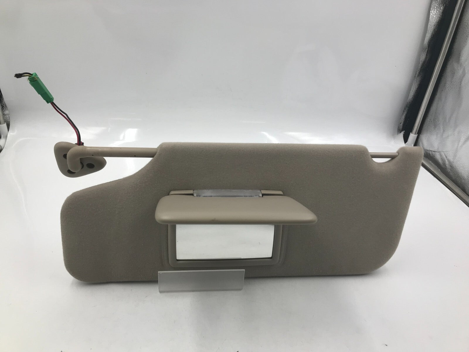 2008-2009 Mercury Sable Driver Sun Visor Sunvisor Gray Illuminated OEM D02B29042