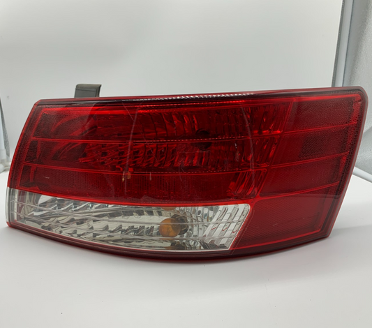 2006-2008 Hyundai Sonata Passenger Side Tail Light Taillight OEM B04B28021