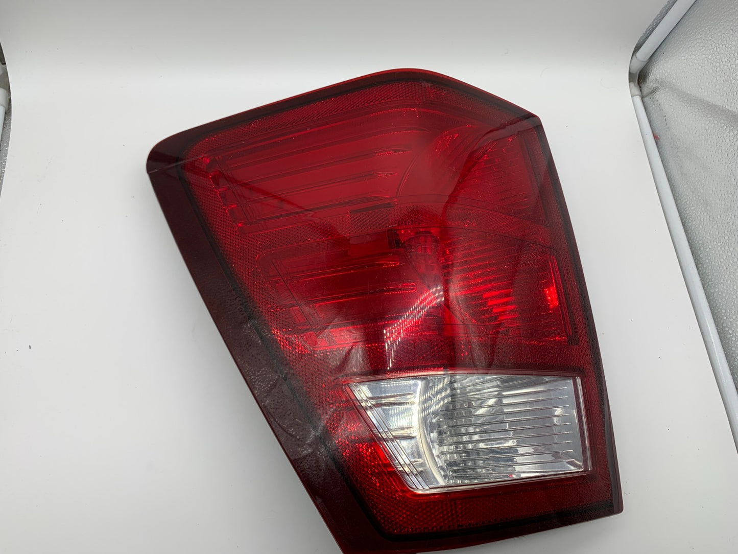2007-2010 Jeep Grand Cherokee Driver Side Tail Light Taillight OEM C02B21001