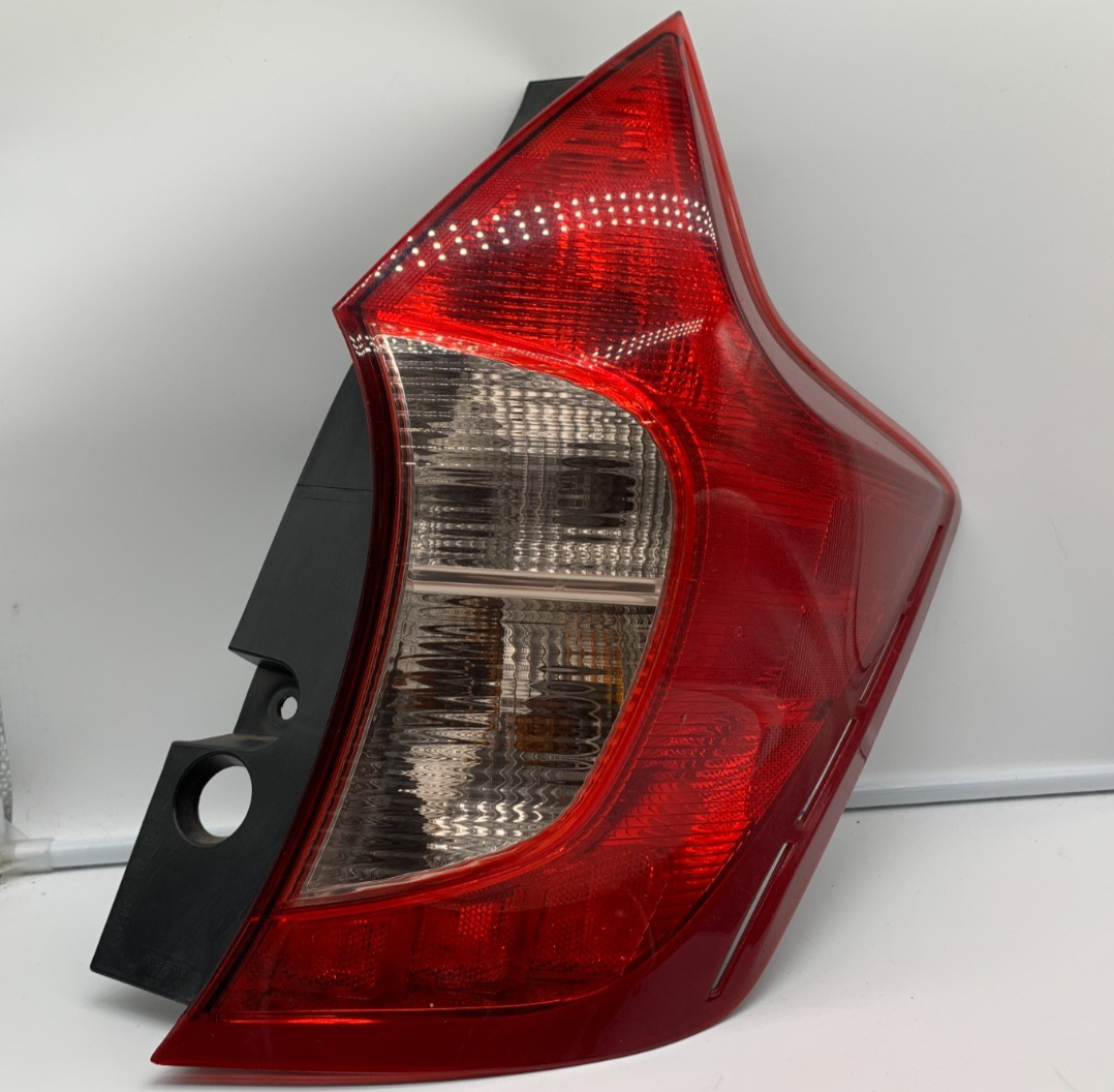 2014-2019 Nissan Versa Passenger Side Tail Light Taillight OEM B04B55039