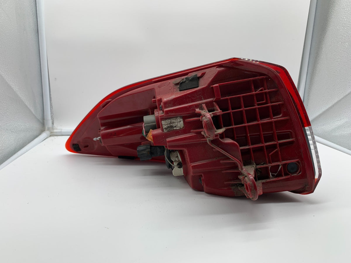 2016-2018 Hyundai Tucson Passenger Side Tail Light Taillight OEM B04B11044