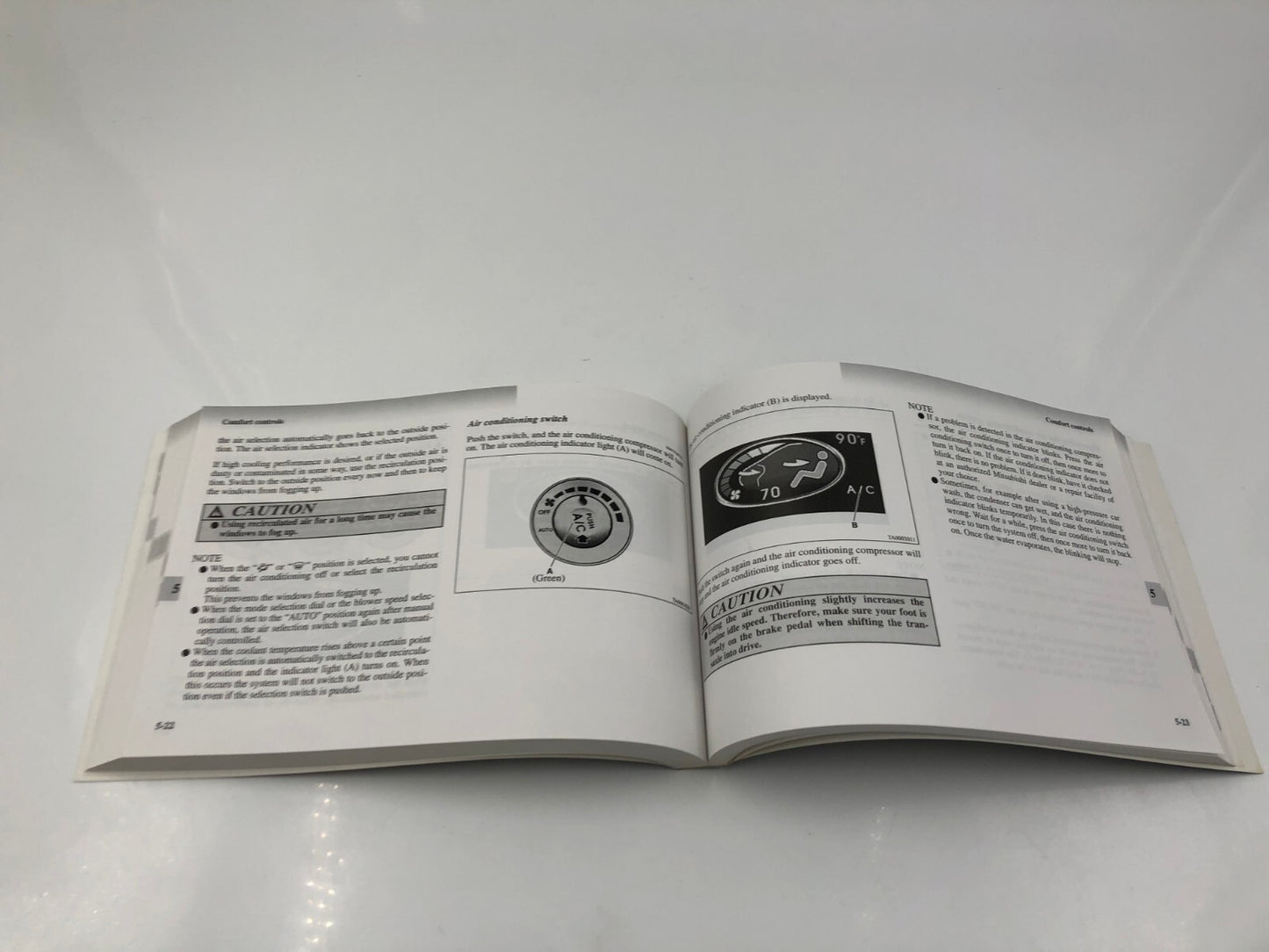 2005 Mitsubishi Endeavor Owners Manual Set with Case OEM B01B32038