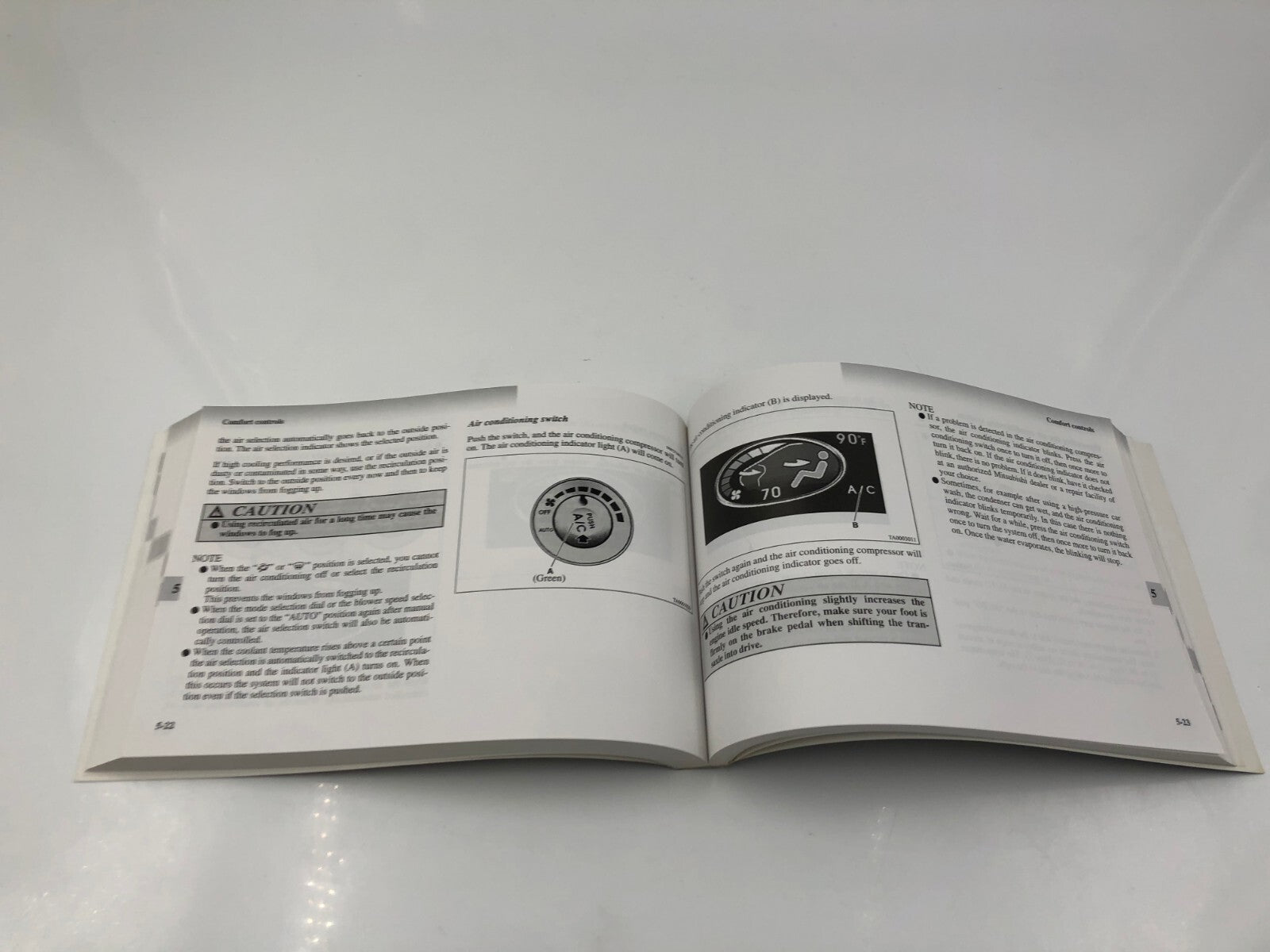 2005 Mitsubishi Endeavor Owners Manual Set with Case OEM B01B32038