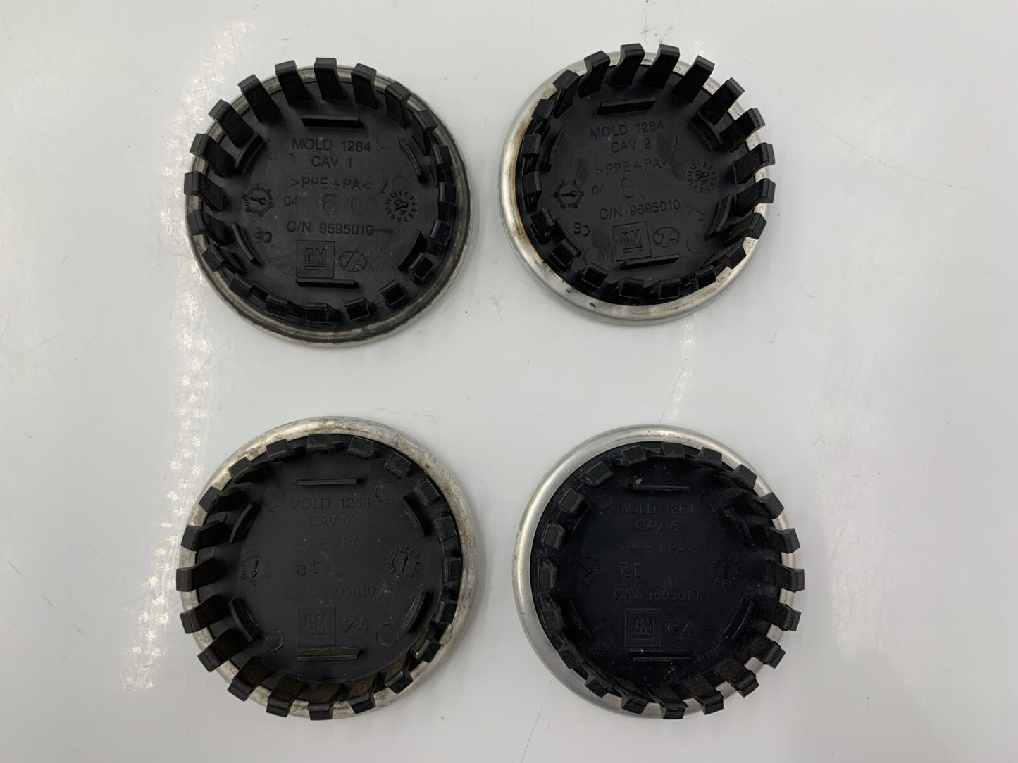 Chevrolet Rim Wheel Center Cap Set Chrome OEM D04B37085