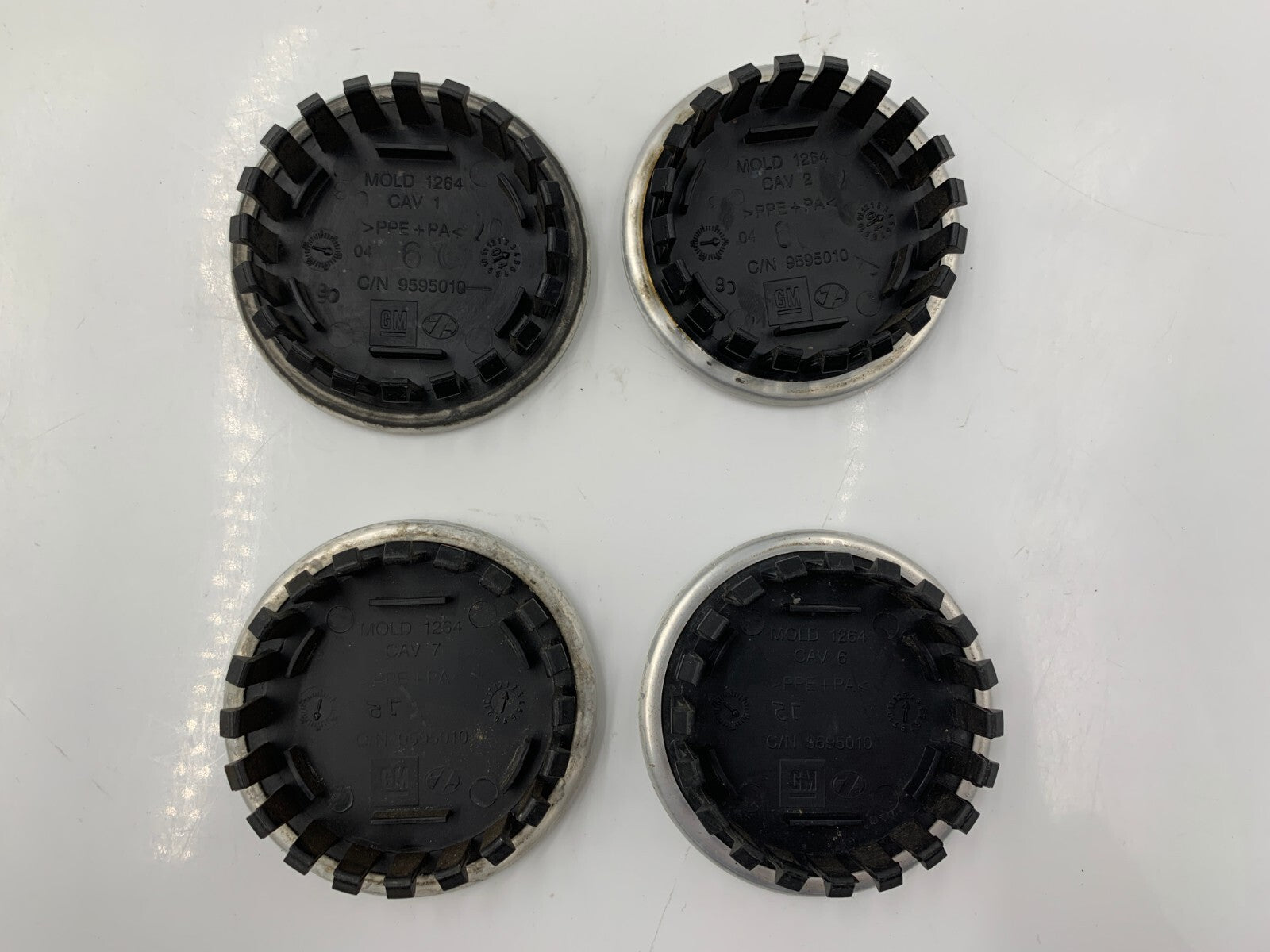 Chevrolet Rim Wheel Center Cap Set Chrome OEM D04B37085