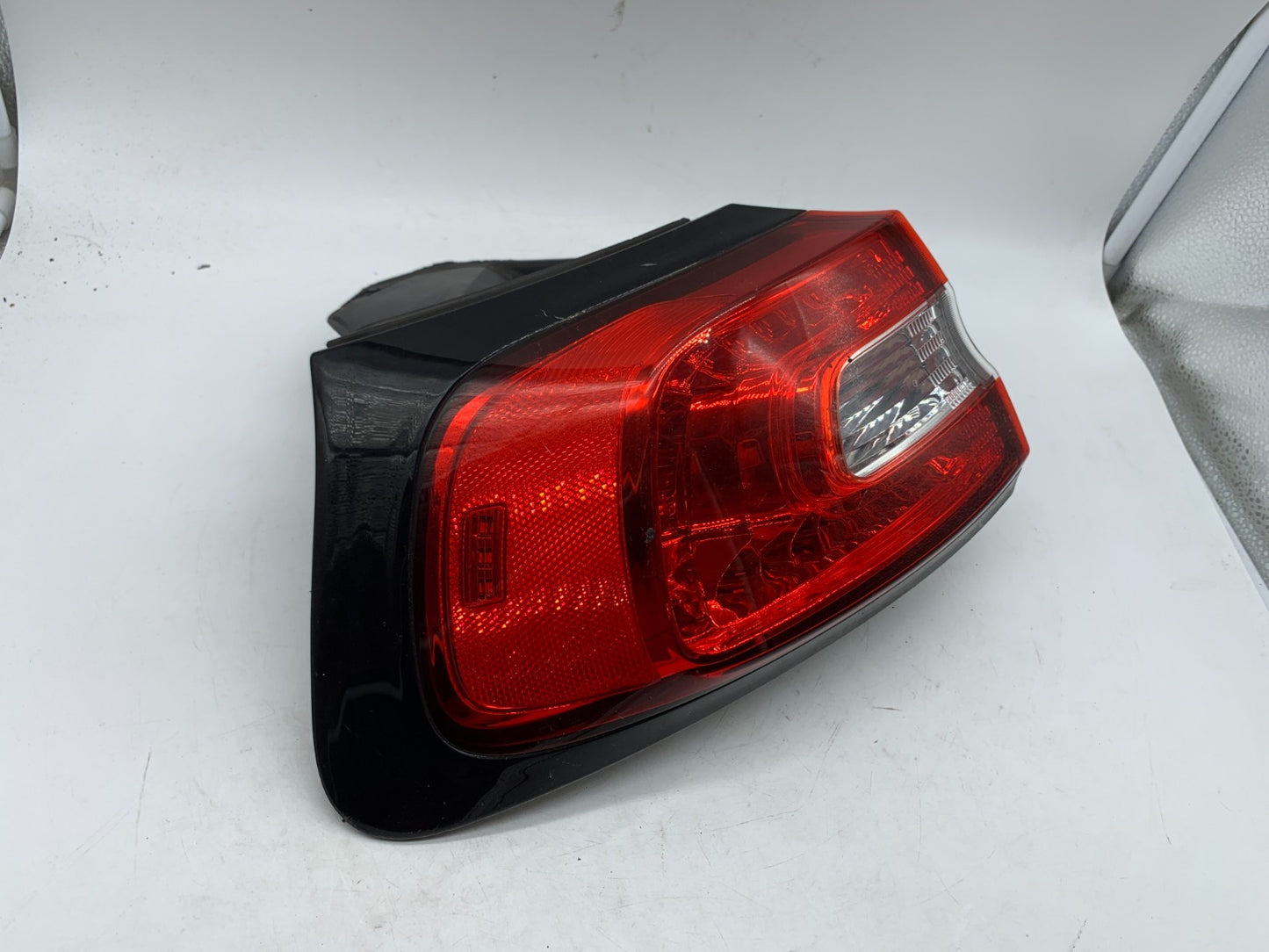 2014-2018 Jeep Cherokee Driver Side Tail Light Taillight OEM C02B19002