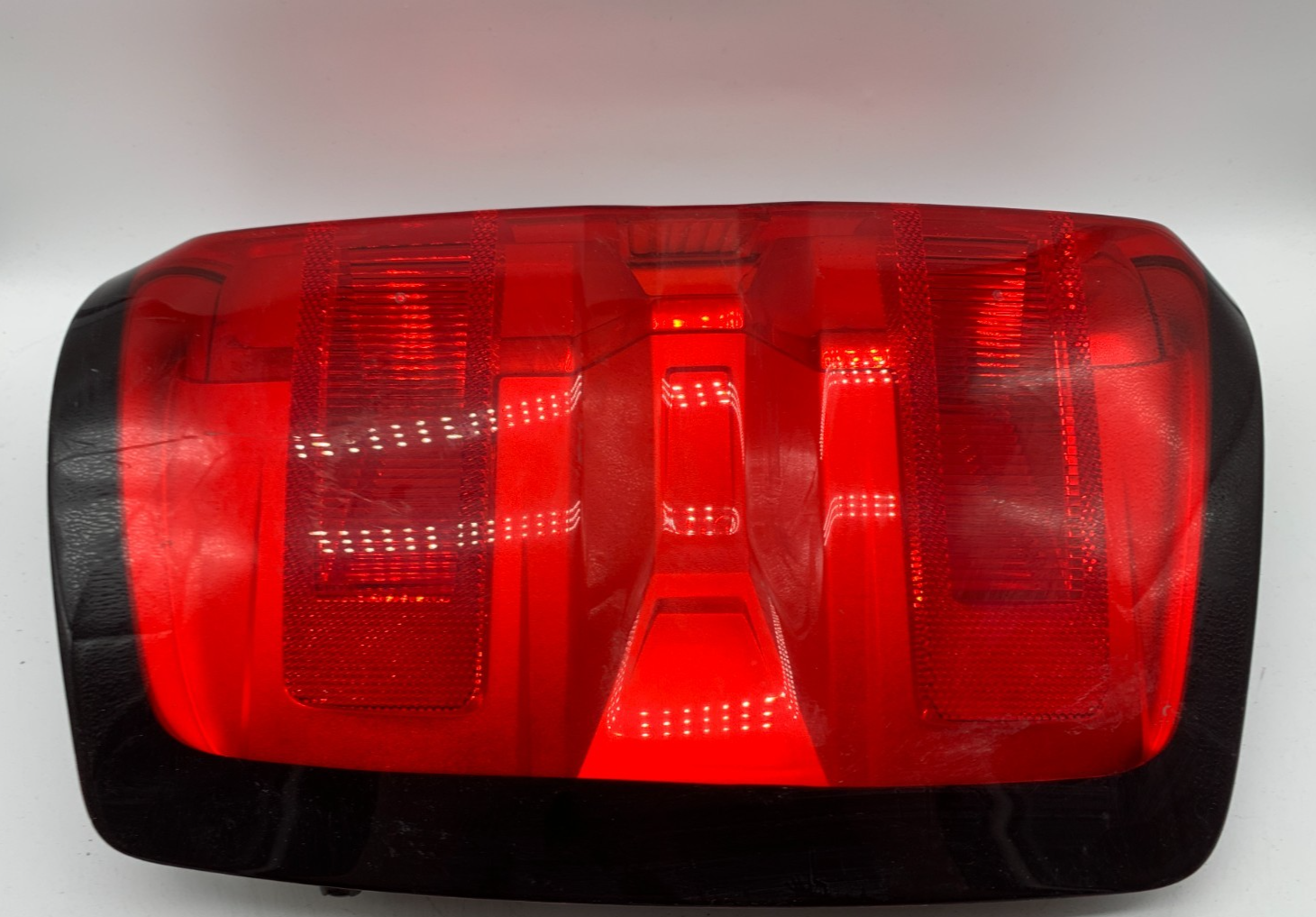 2014-2015 Chevrolet Silverado Passenger Side Tail Light Taillight OEM D02B30021