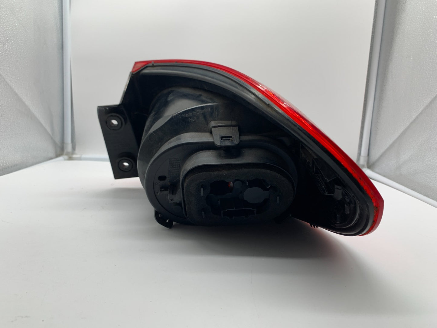 2009-2011 Volkswagen Tiguan Driver Side Tail Light Taillight OEM B02B11016