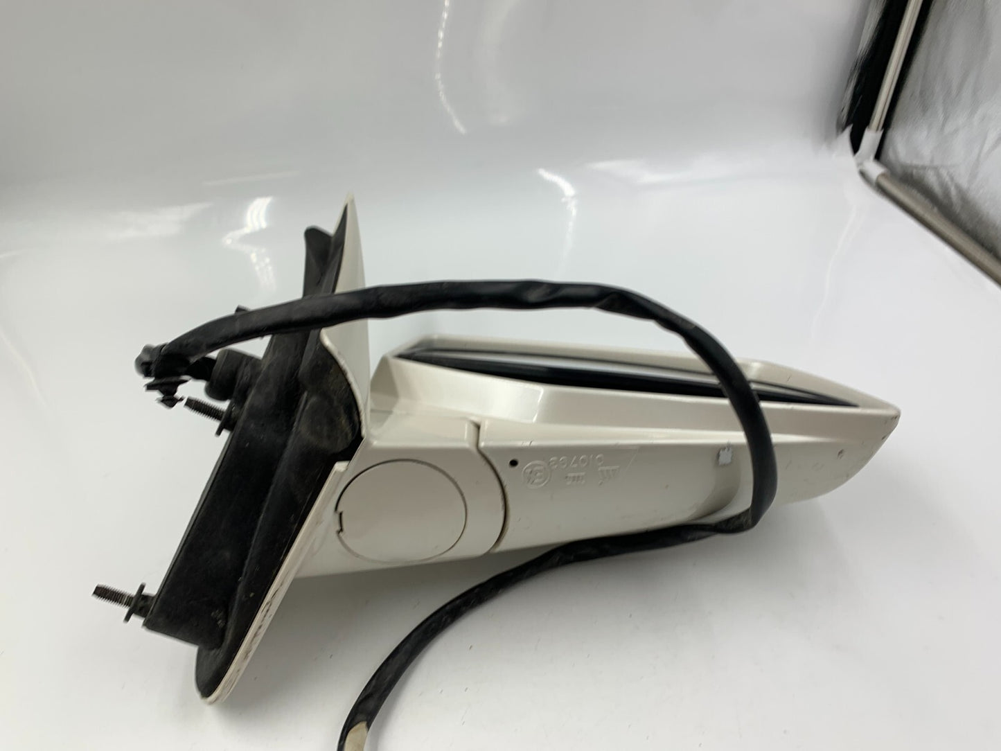 2004-2006 Cadillac SRX Passenger Side View Power Door Mirror White OEM