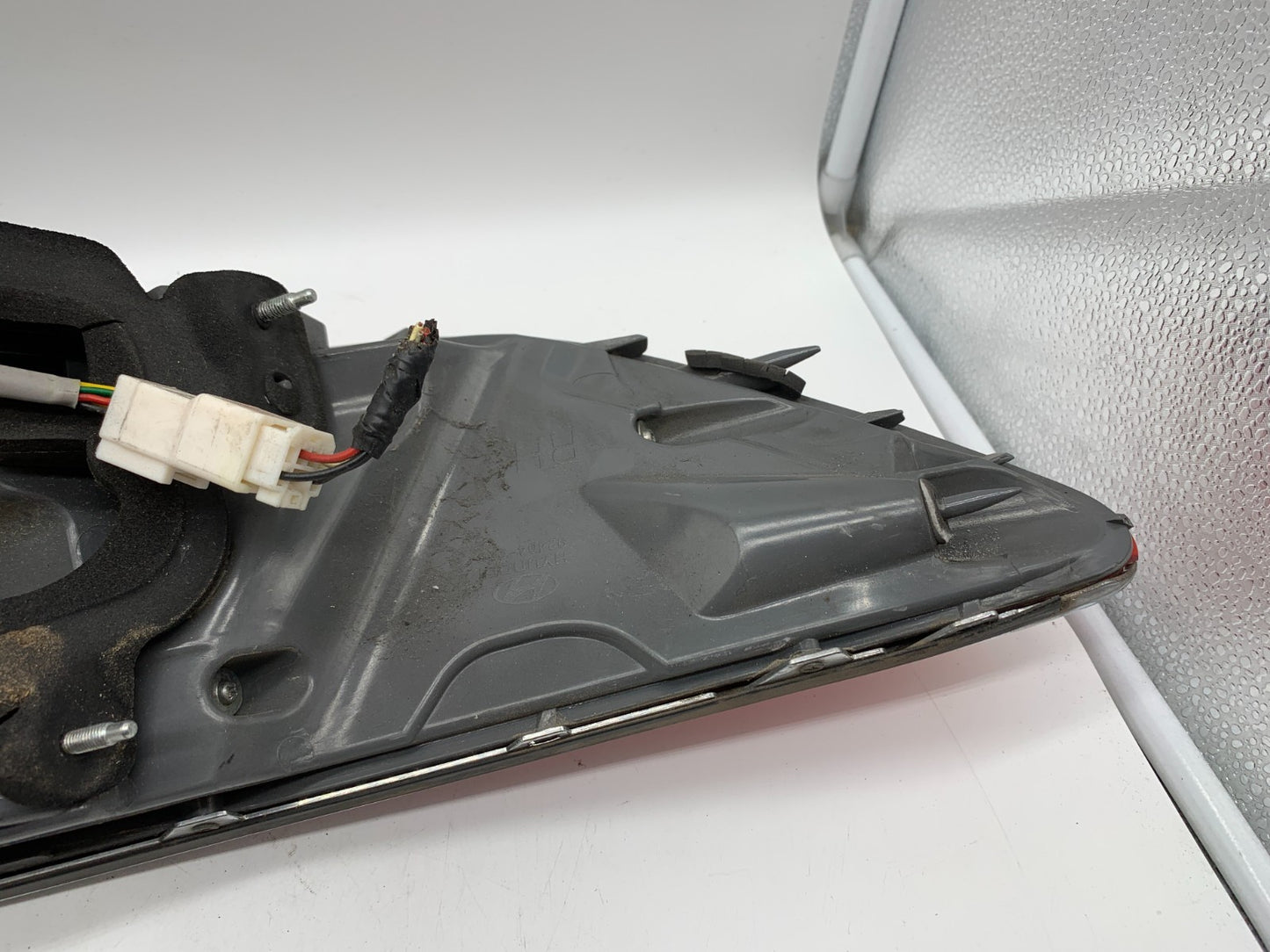2012-2017 Hyundai Azera Passenger Side Tail Light Taillight OEM D01B02053