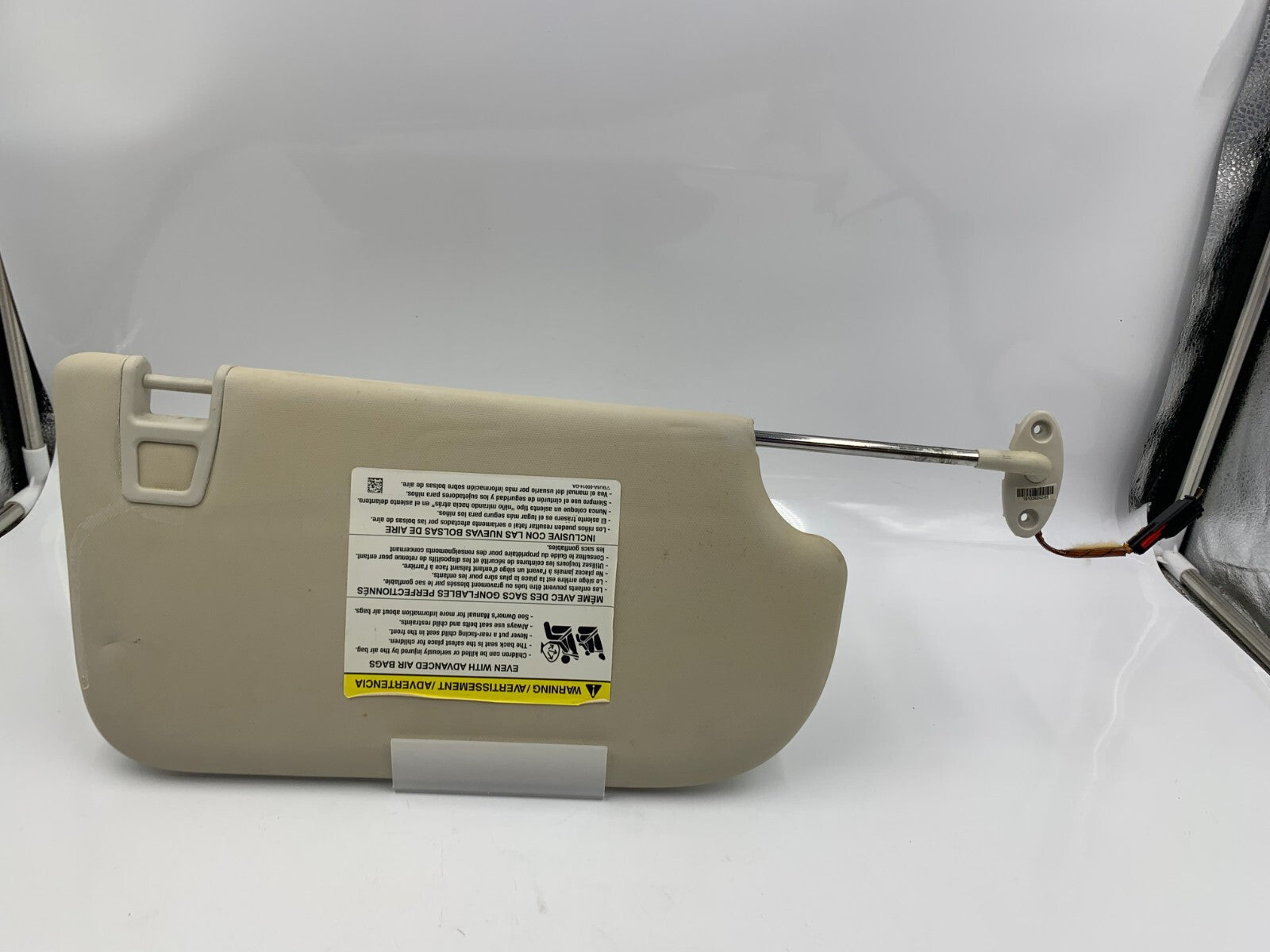 2013-2018 Ford Focus Driver Sun Visor Ivory Illuminated OEM E01B07020