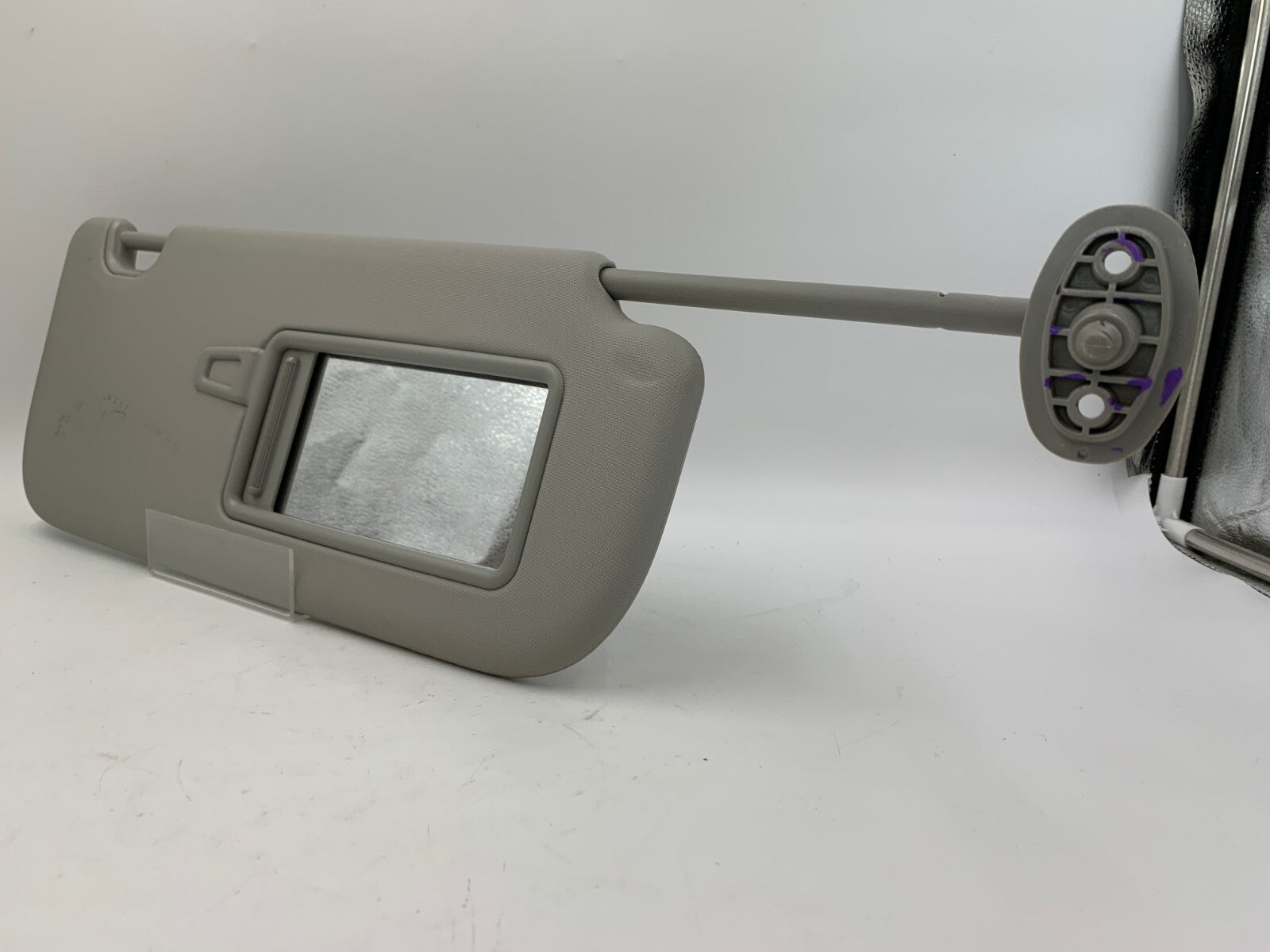 2014-2019 Kia Soul Passenger Sun Visor Gray Illuminated OEM B02B40041