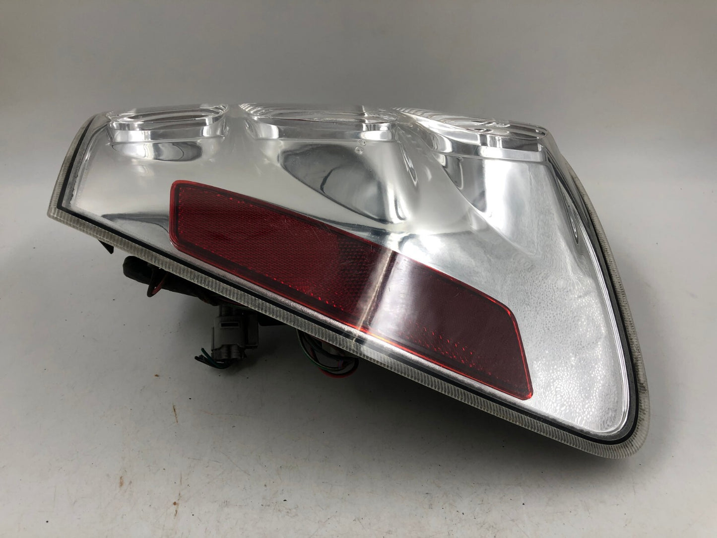 2005-2009 Chevrolet Equinox Passenger Side Tail Light Taillight OEM D04B01005
