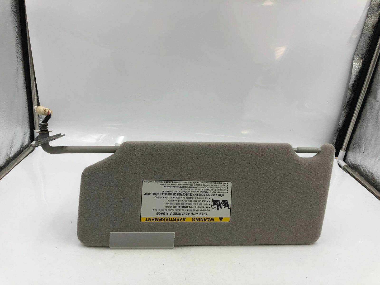 2005-2012 Toyota Avalon Passenger Sun Visor Gray Illuminated OEM D03B48066