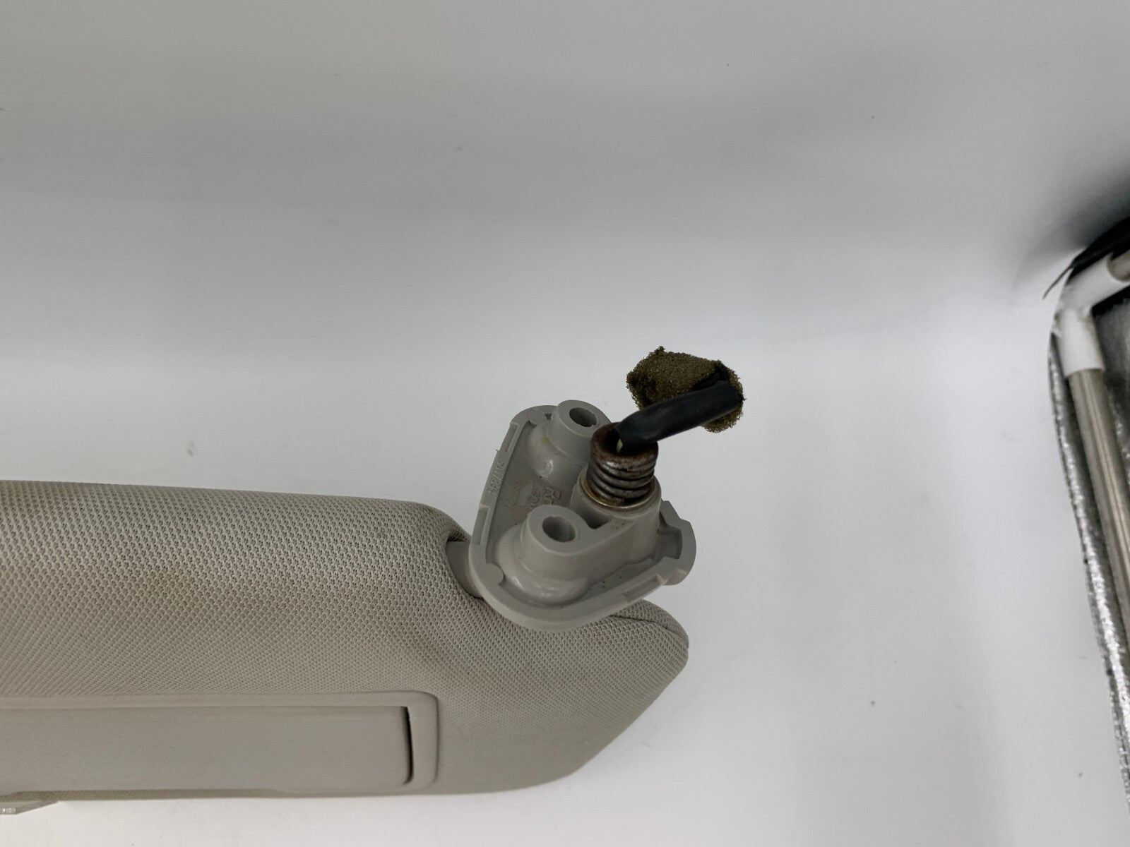 2010-2014 Subaru Legacy Passenger Sun Visor Gray Illuminated OEM B04B30009