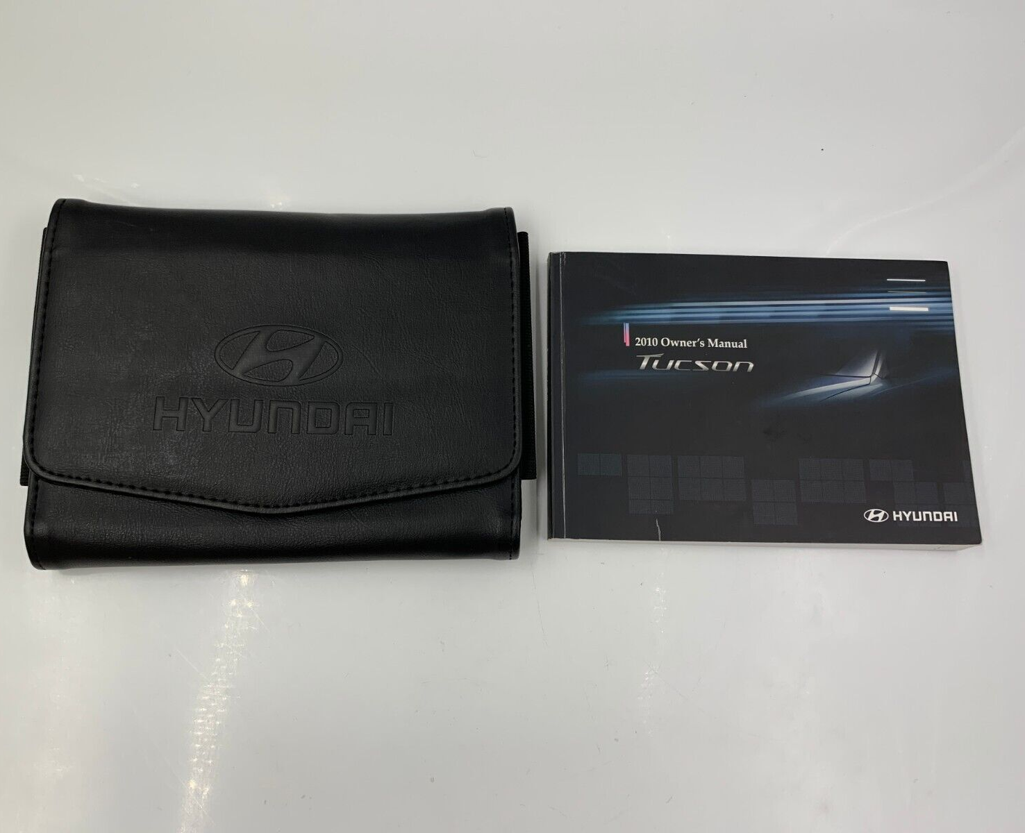 2010 Hyundai Tucson Owners Manual with Case OEM C02B19027