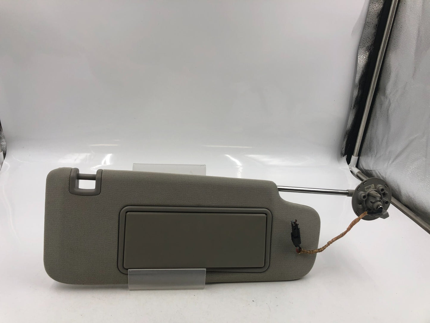 2013-2016 Chevrolet Malibu Passenger Sunvisor Gray Illuminated OEM D01B18072