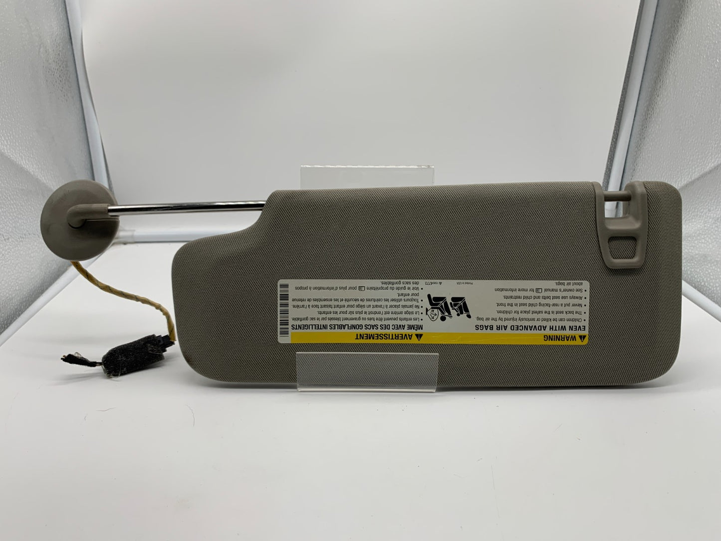 2015-2019 Cadillac CTS Passenger Sun Visor Beige Illuminated OEM B04B37002