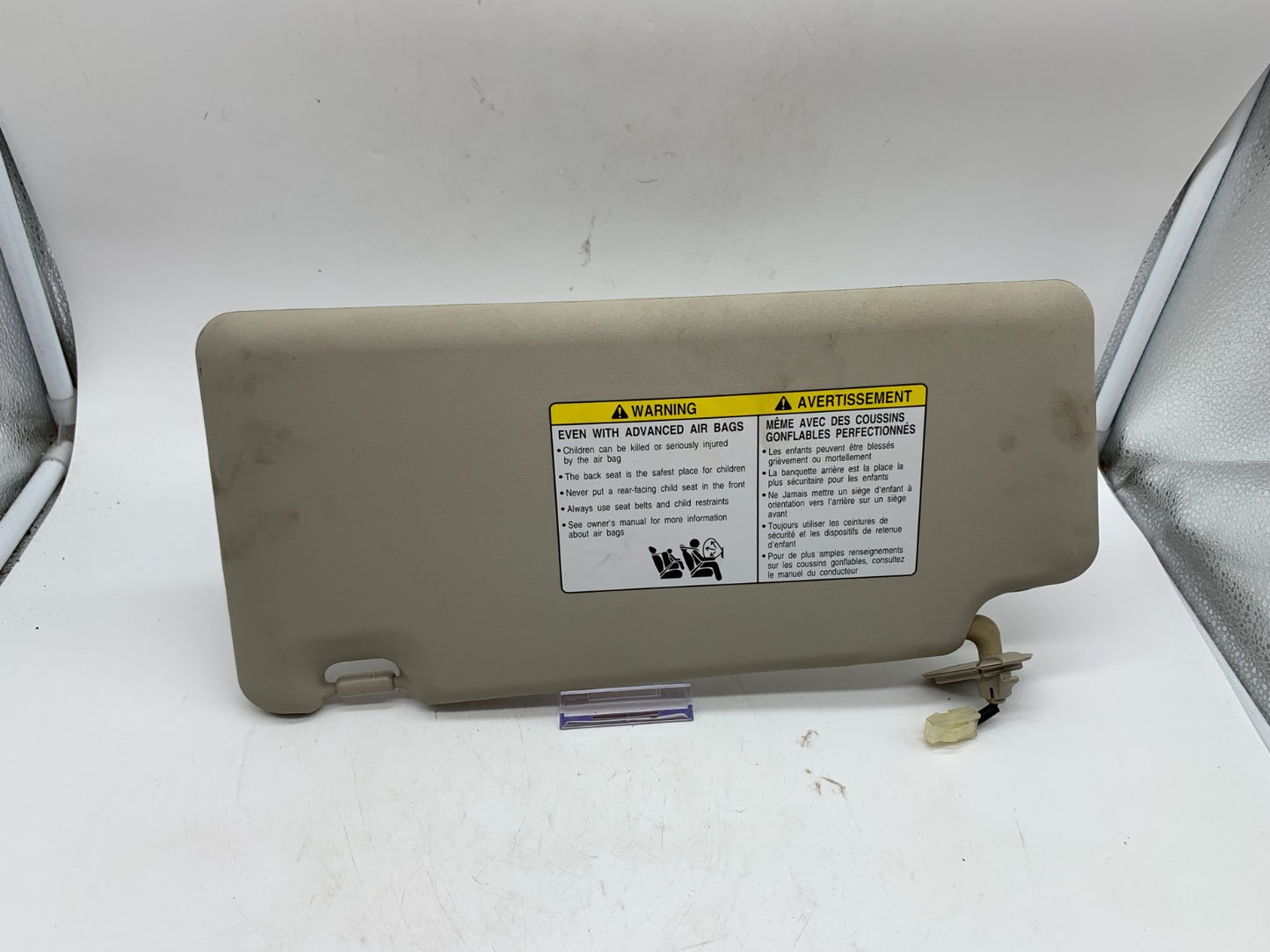 2008-2015 Nissan Rogue Passenger Visor Sunvisor Beige Illumination OEM A01B50003